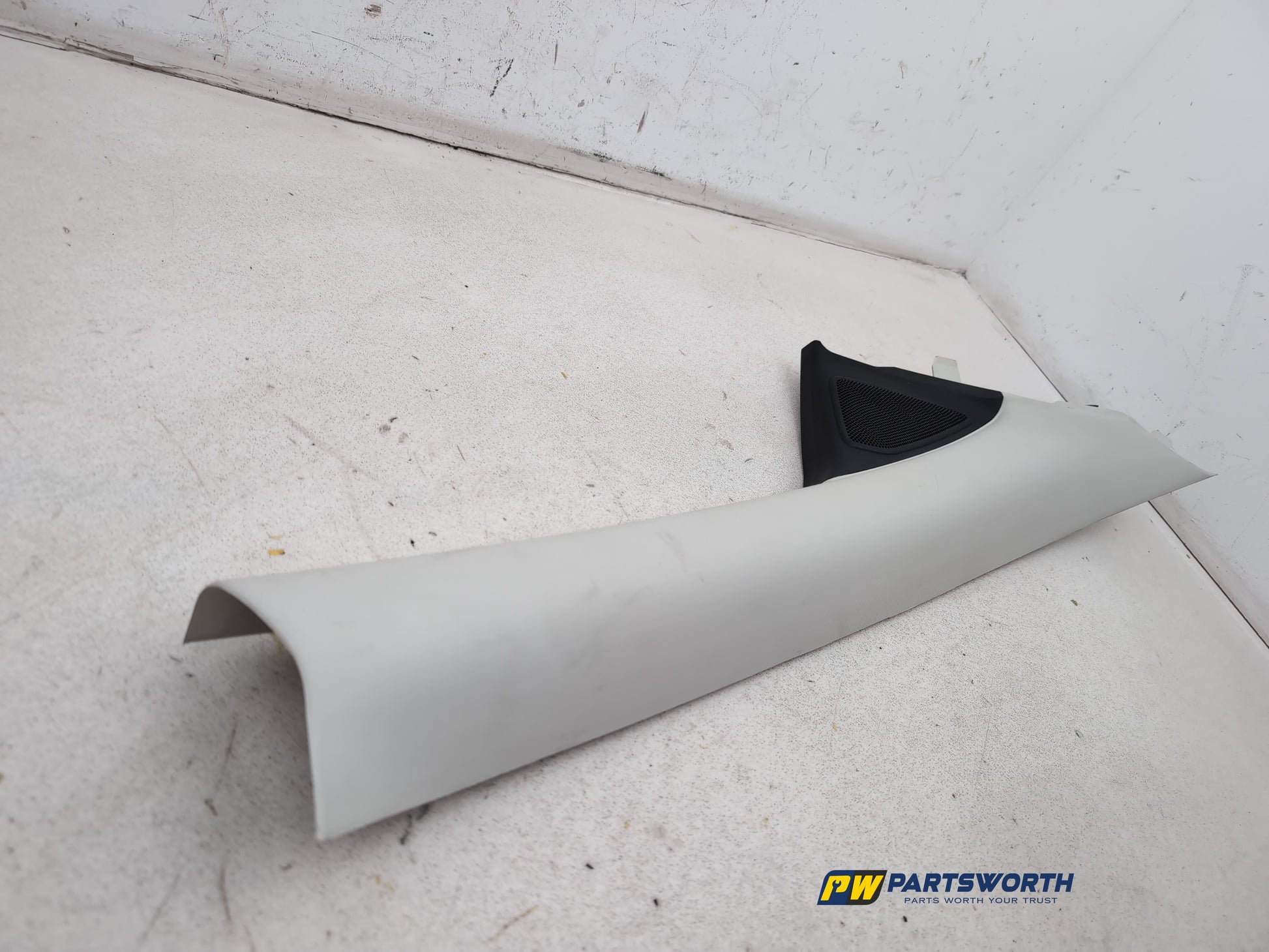 RH A Pillar Trim  3