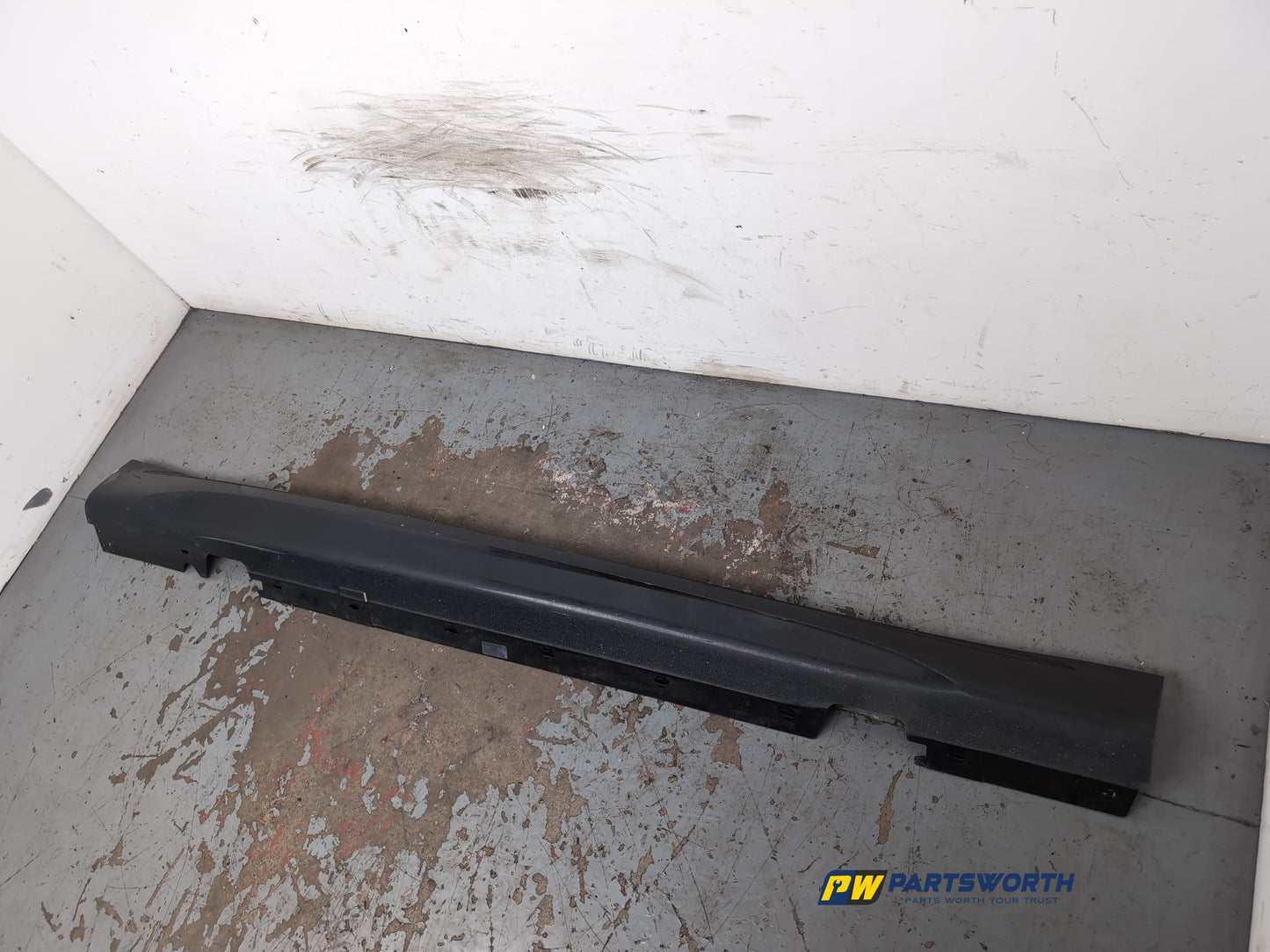 Side Skirt RH 3