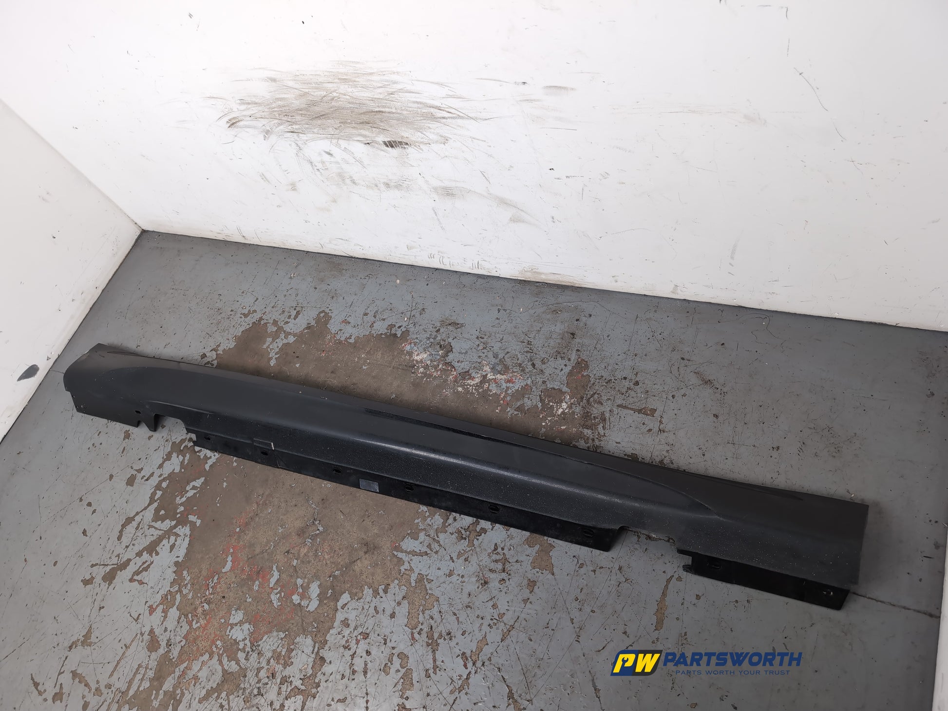 Side Skirt RH 3