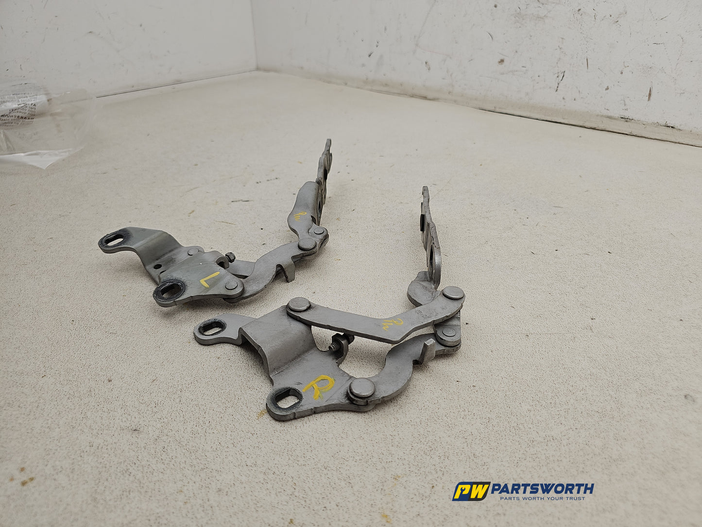 Bonnet Hinges 3