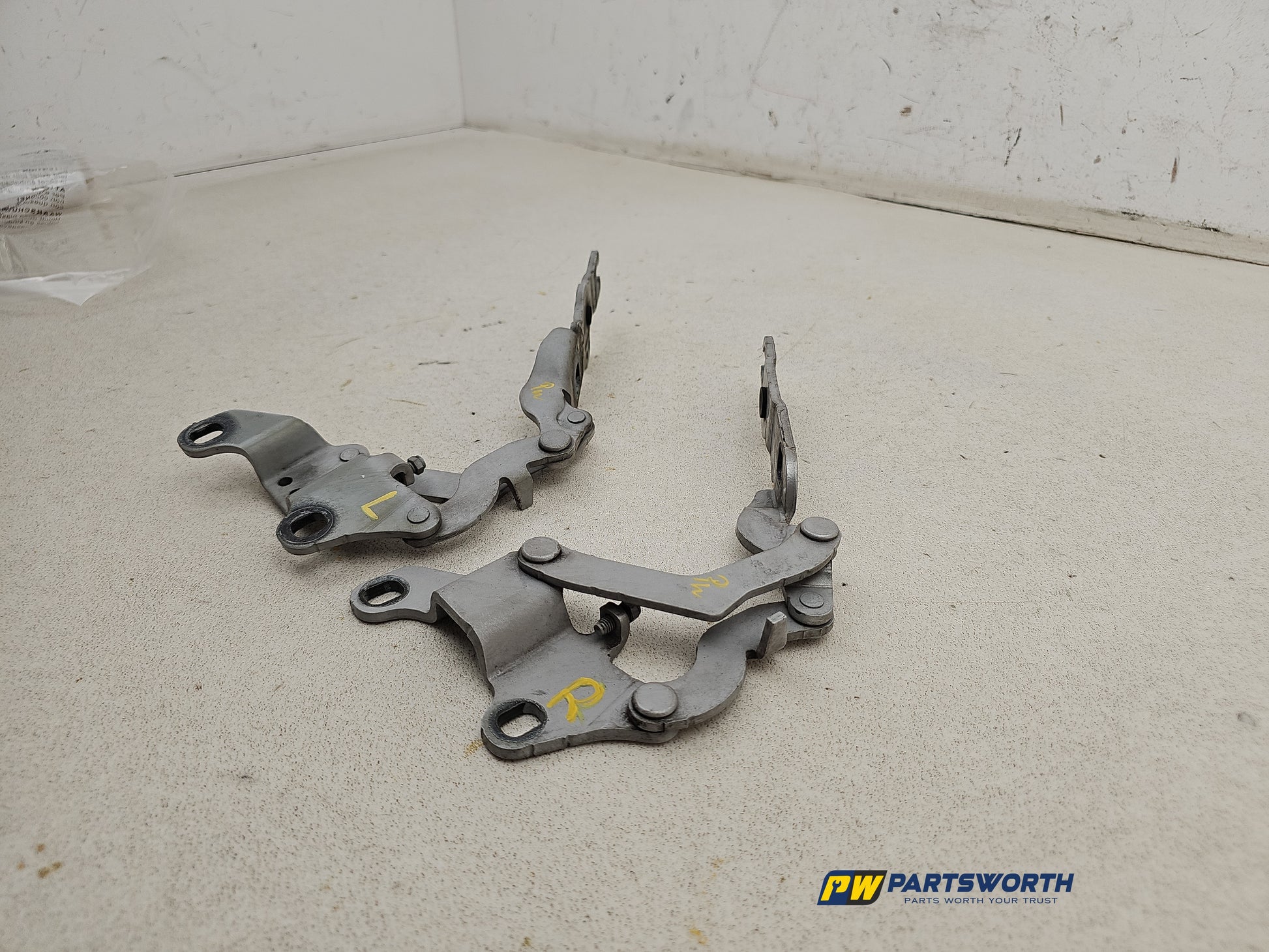 Bonnet Hinges 3