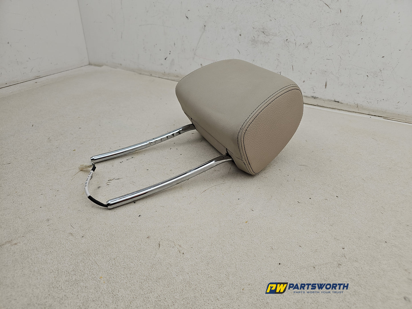Headrest Front RH 3
