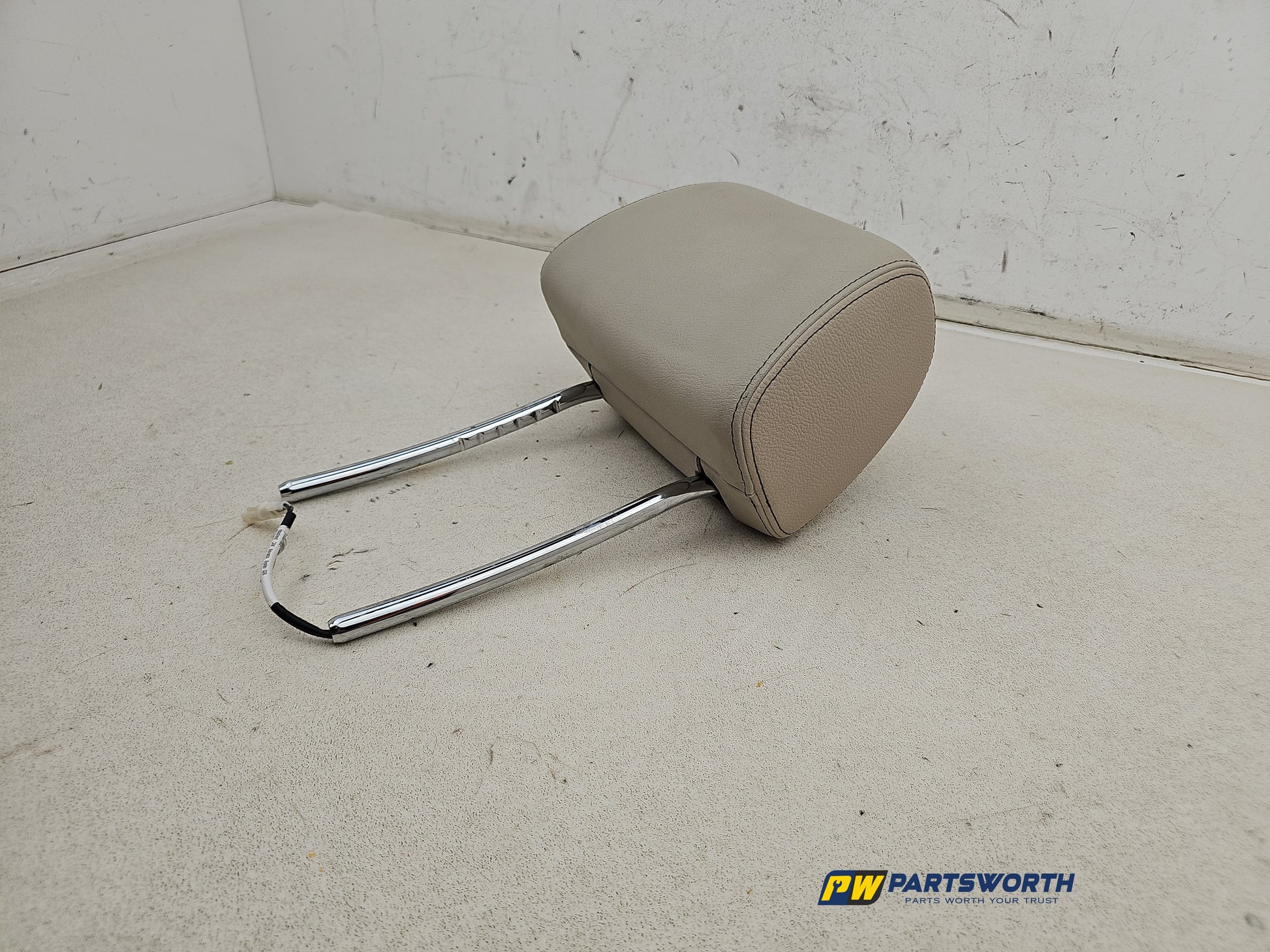 Headrest Front RH 3