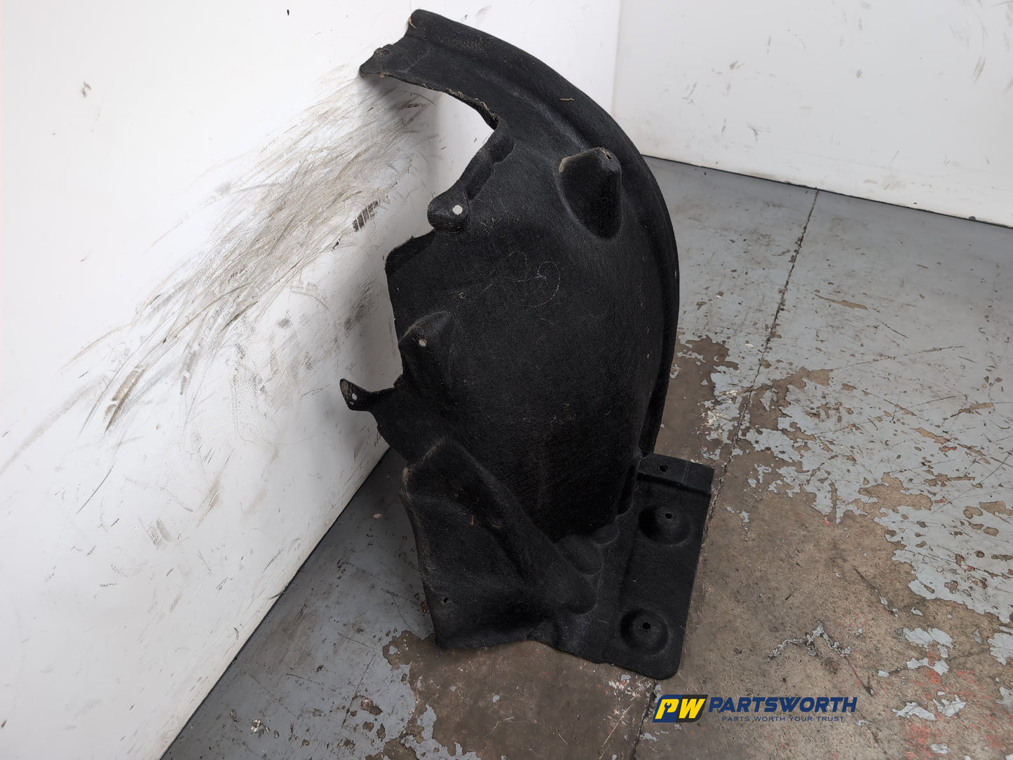 Moulding Wheel Arch Front LH 3