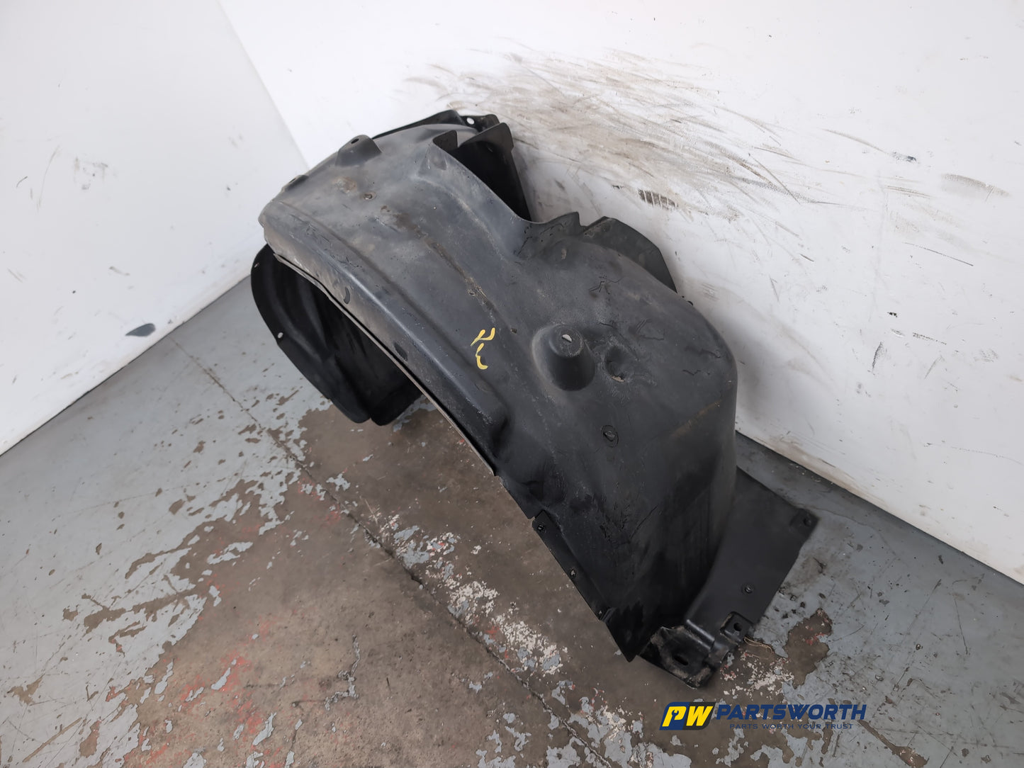 Moulding Wheel Arch Front LH 3
