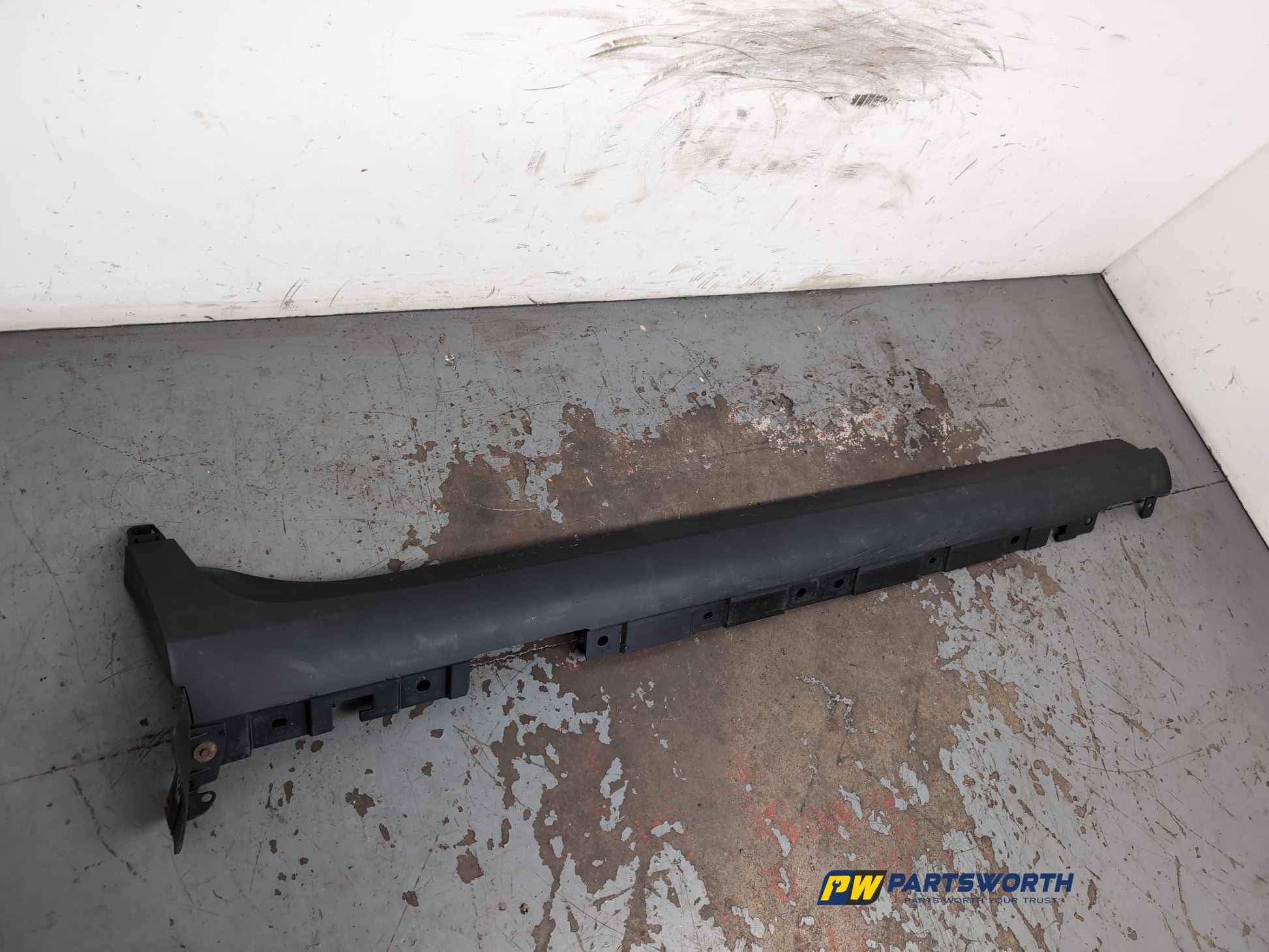 Side Skirt RH 3
