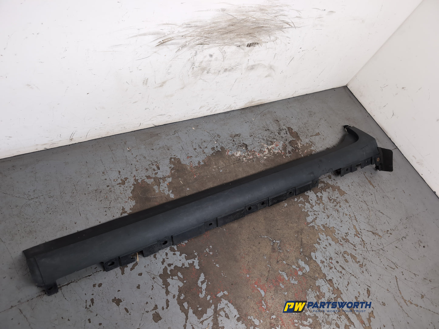 Side Skirt LH 3