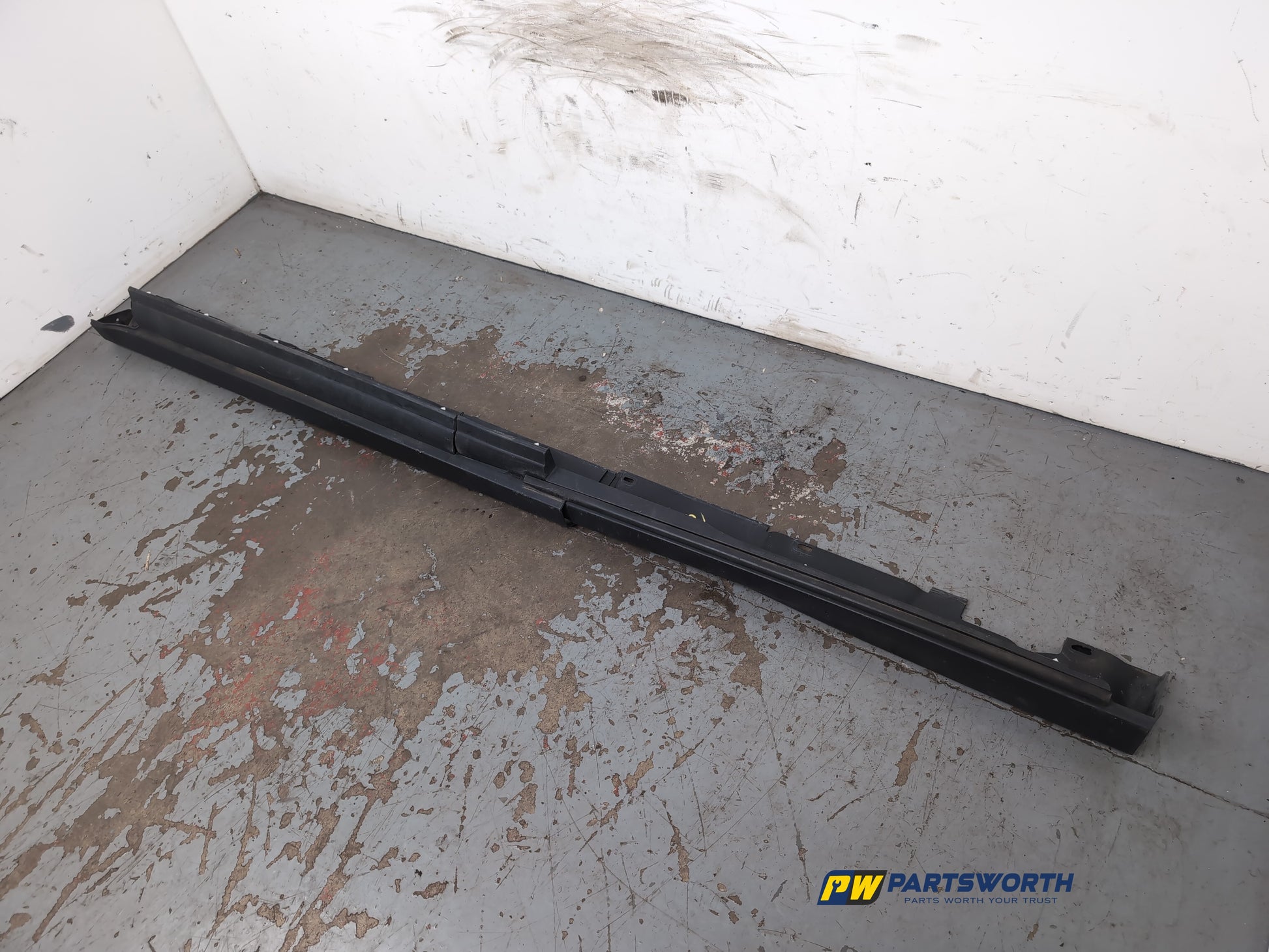 Side Skirt LH 3
