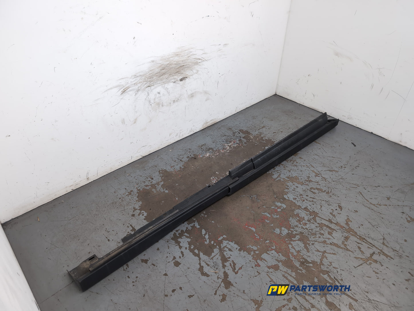 Side Skirt RH 3
