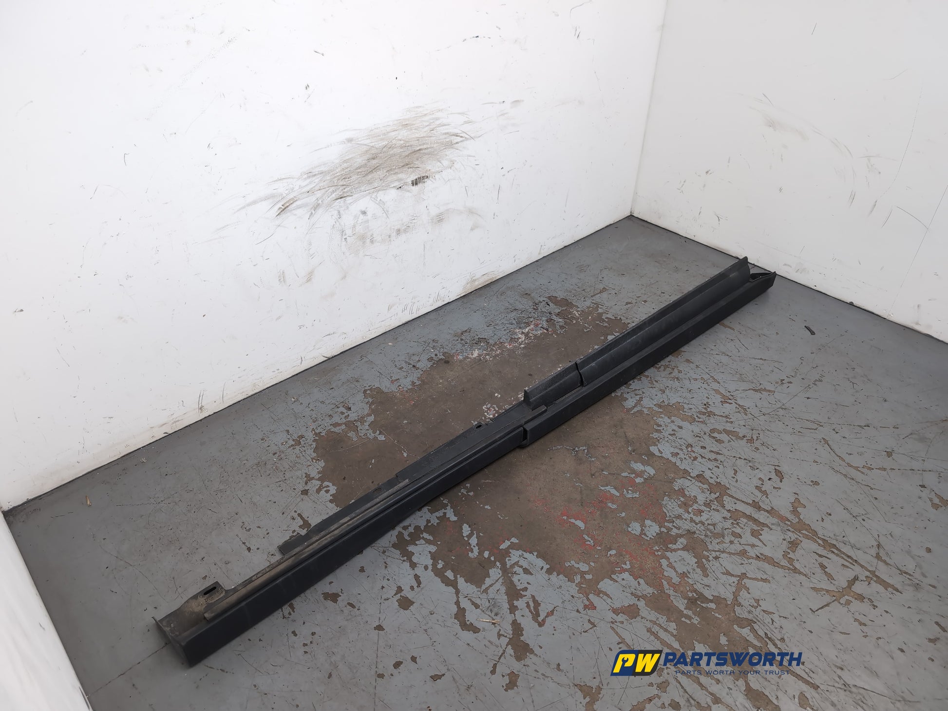 Side Skirt RH 3