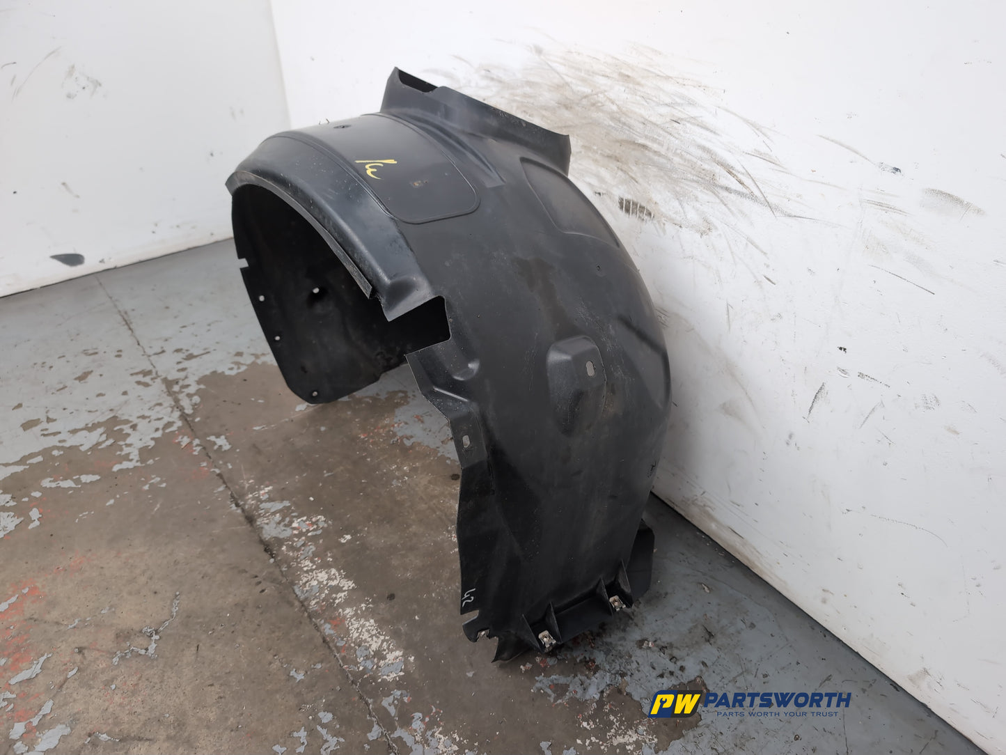 Moulding Wheel Arch Front RH 3
