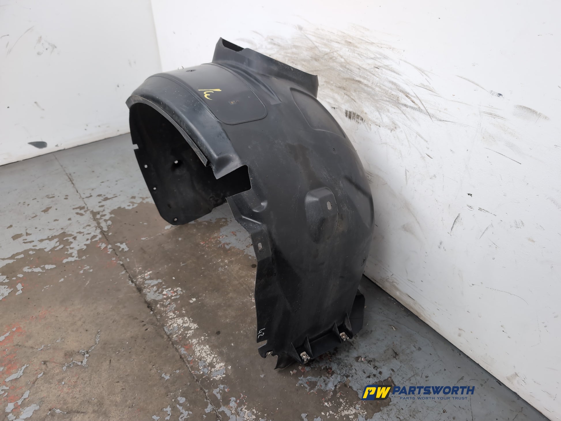 Moulding Wheel Arch Front RH 3