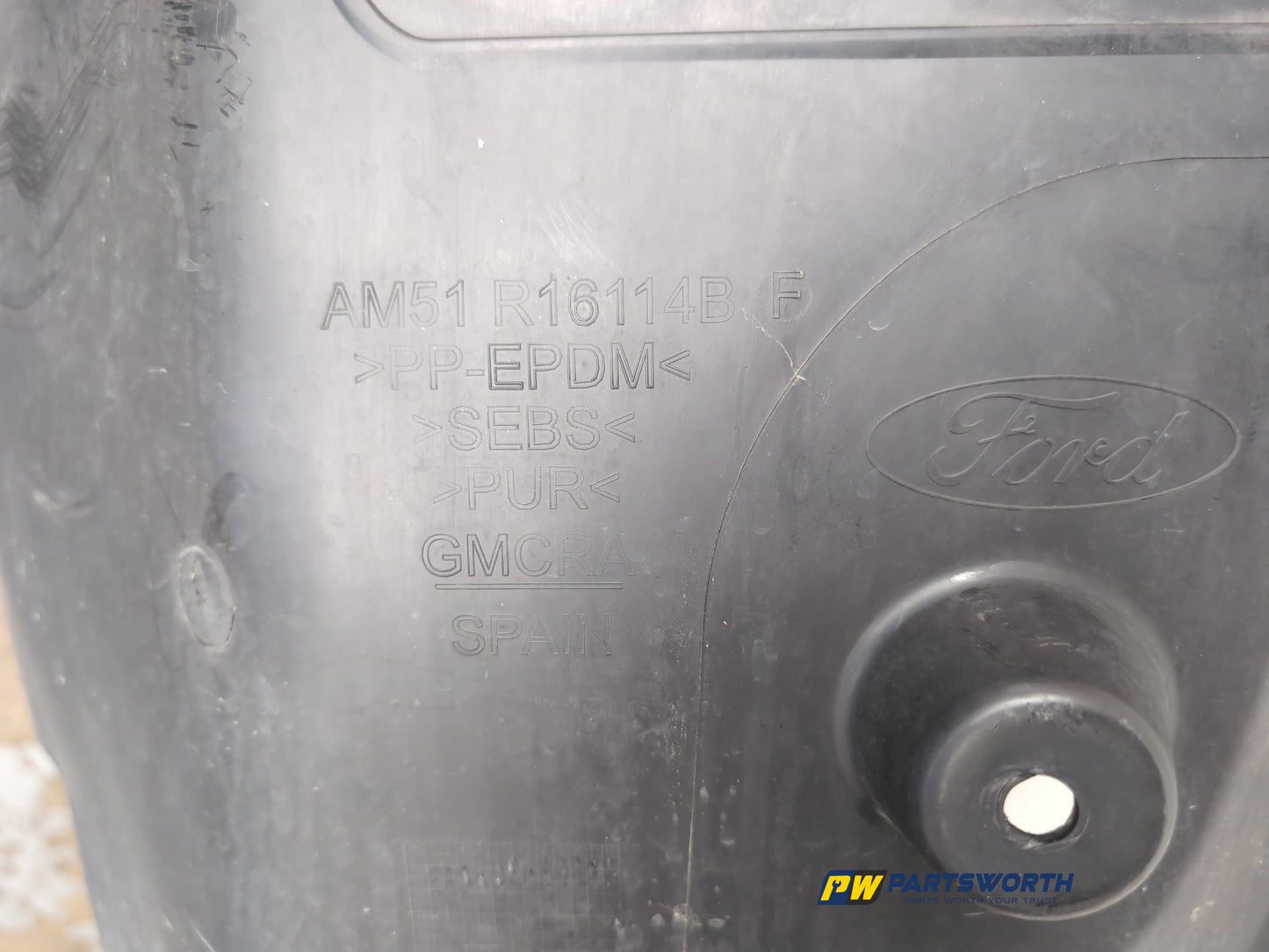 Moulding Wheel Arch Front RH 6
