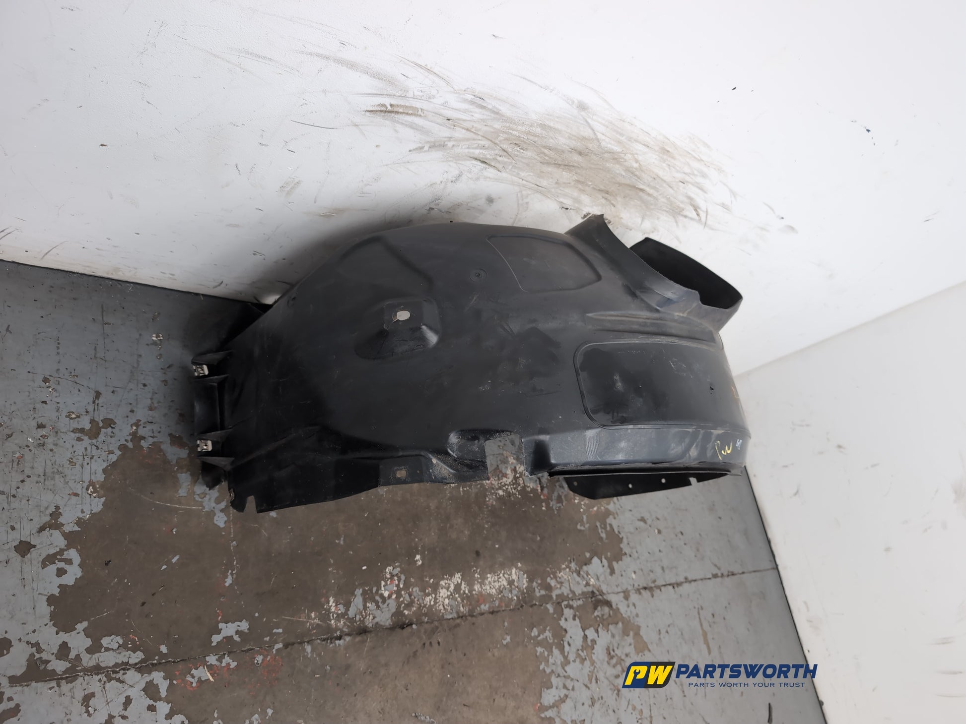 Moulding Wheel Arch Front LH 3