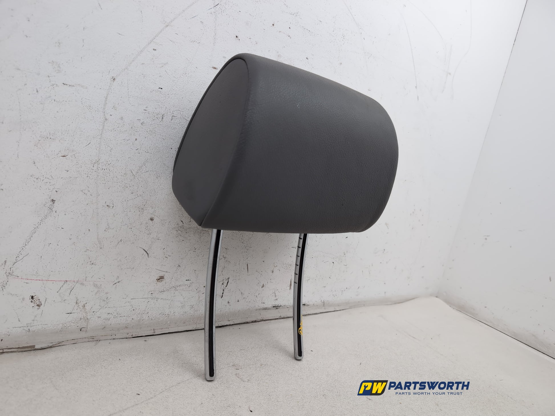 Headrest Front RH 3