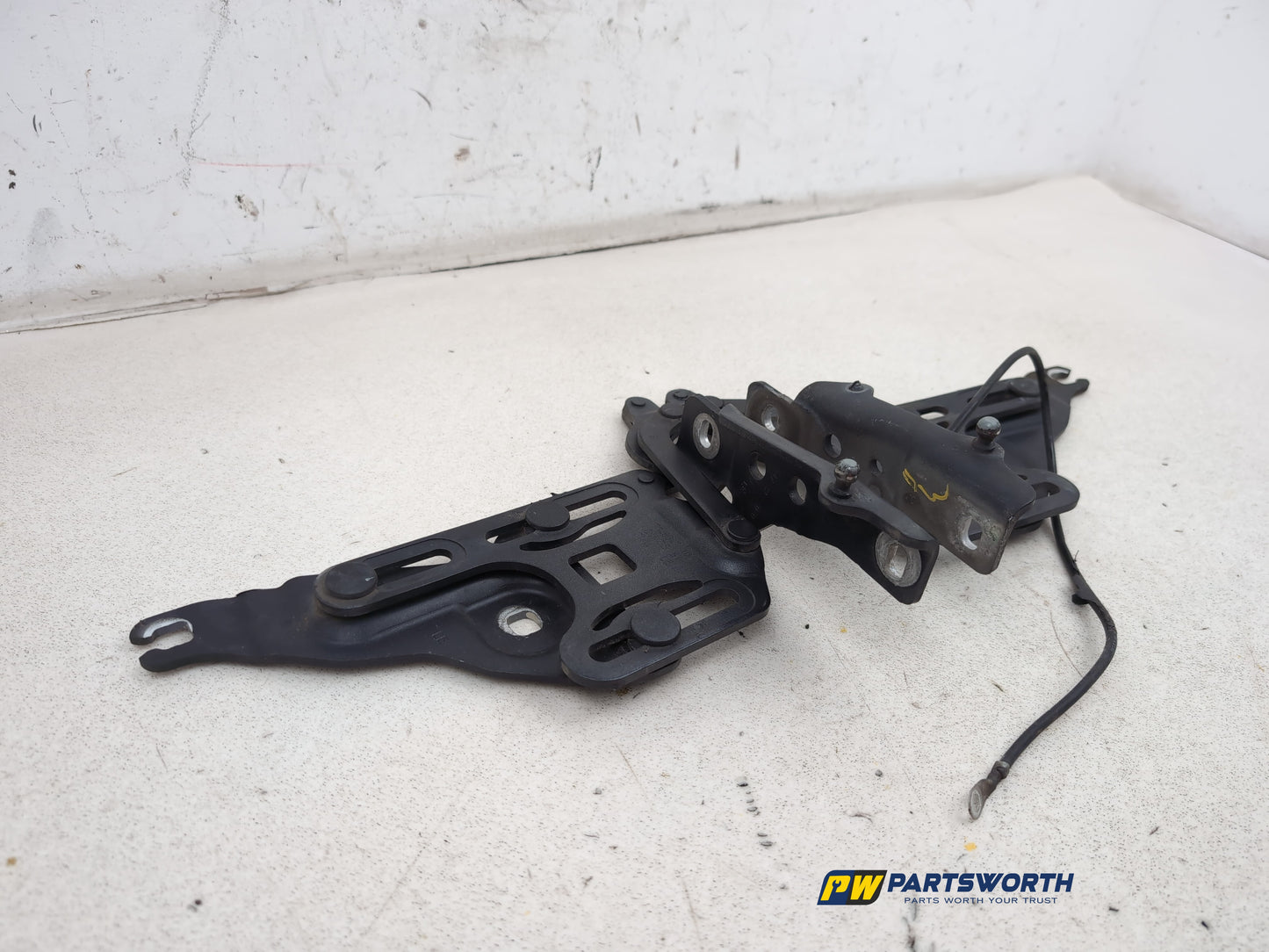 Bonnet Hinges 3