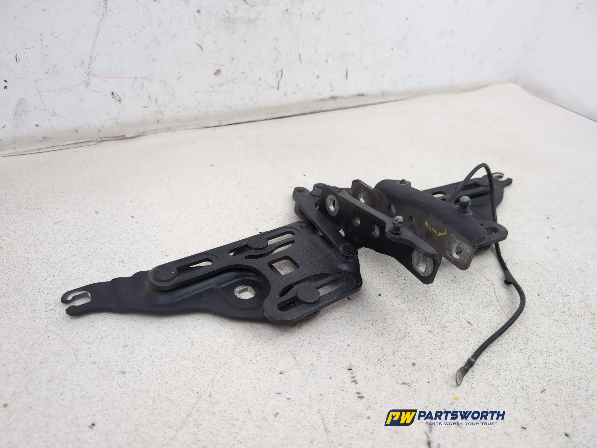 Bonnet Hinges 3