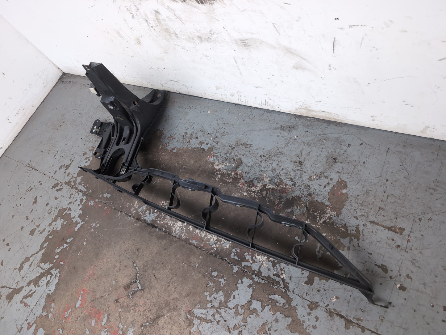 Headlamp Panel Support Bracket RH 3