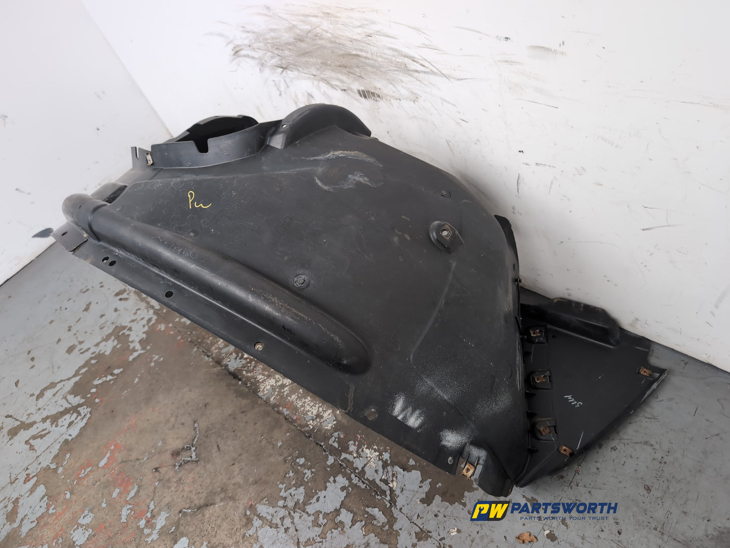 Moulding Wheel Arch Front RH 3