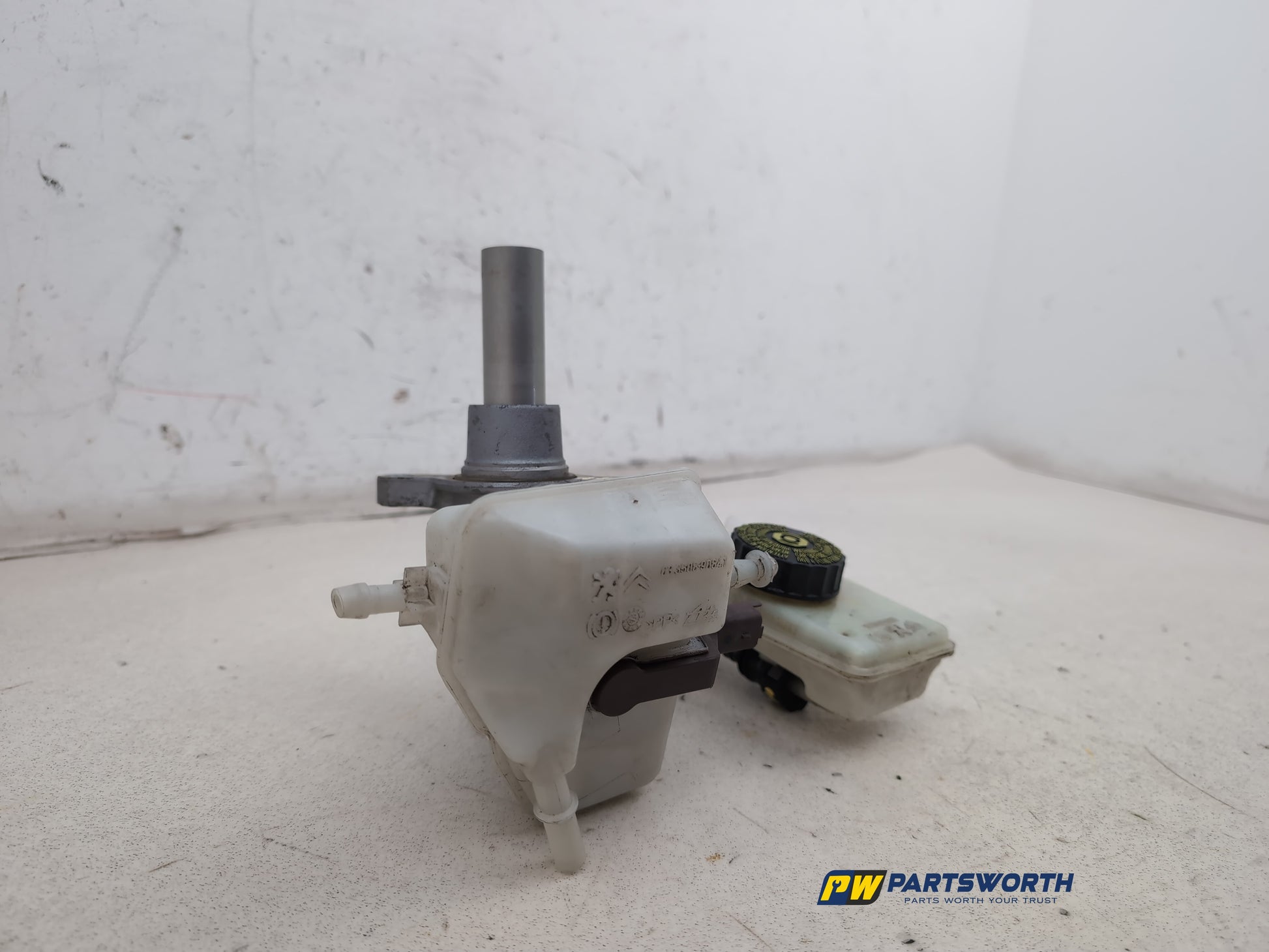 Brake Master Cylinder Assembly 3