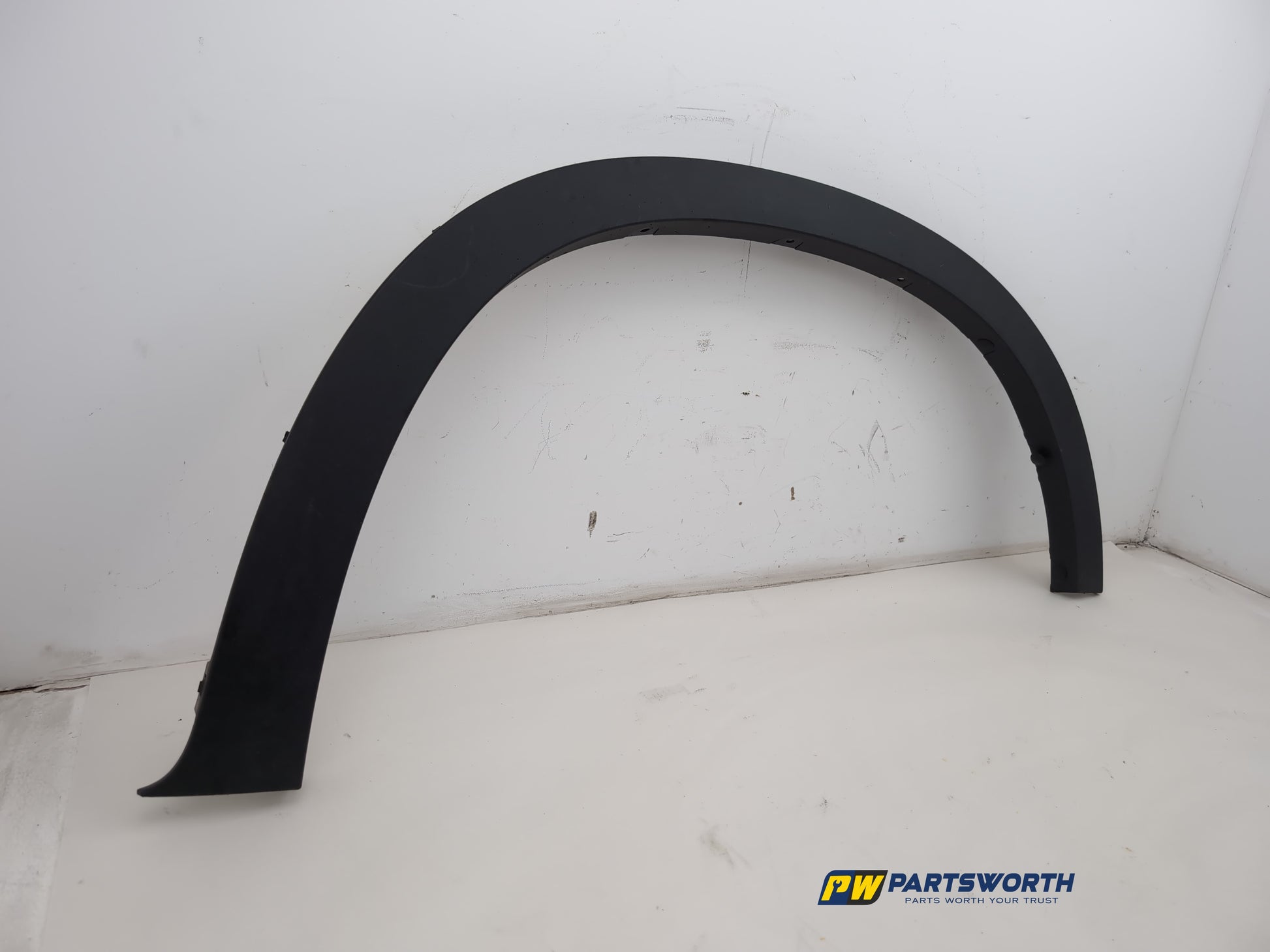 Moulding Wheel Arch Front RH 3
