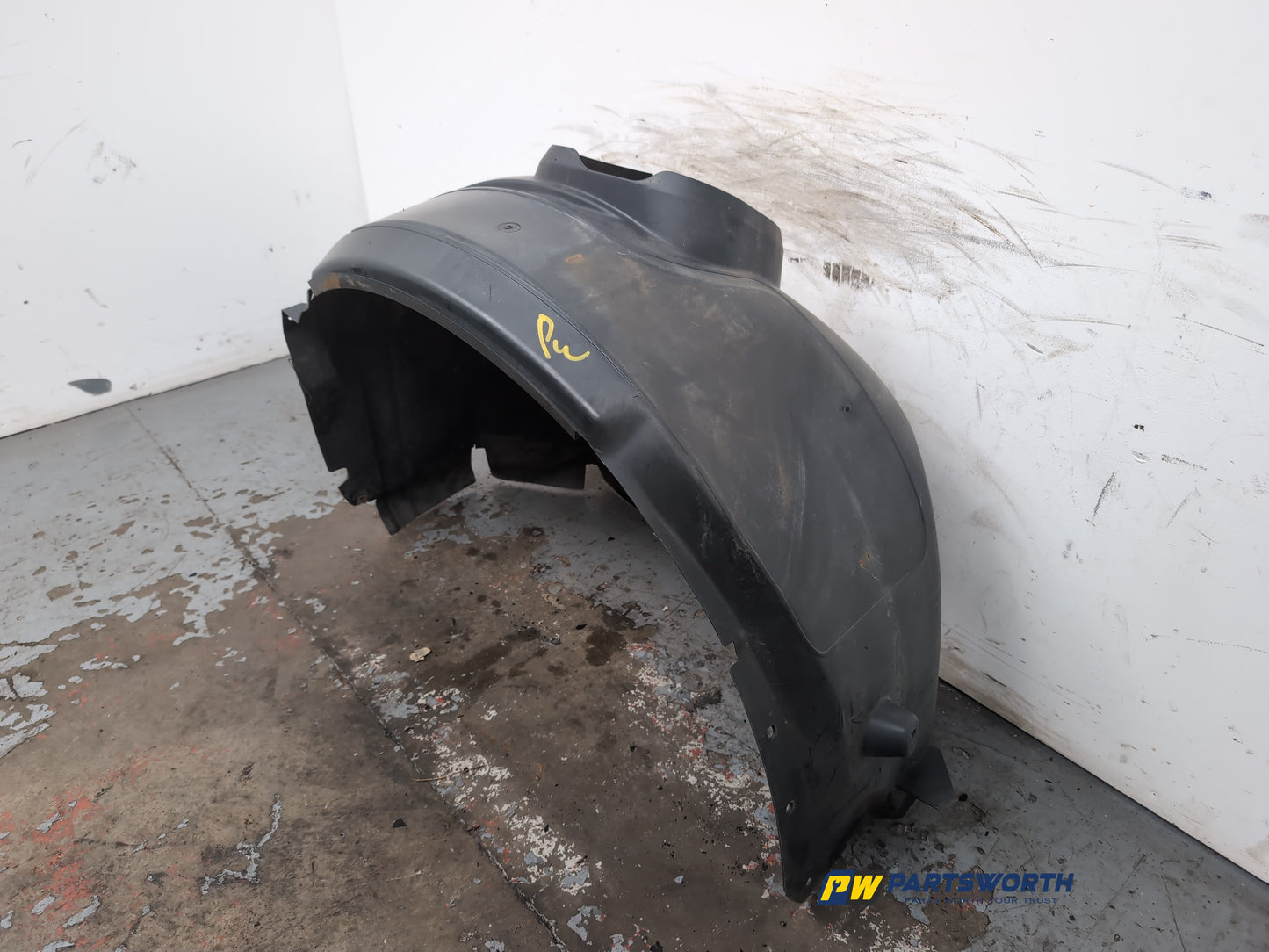 Moulding Wheel Arch Front LH 3