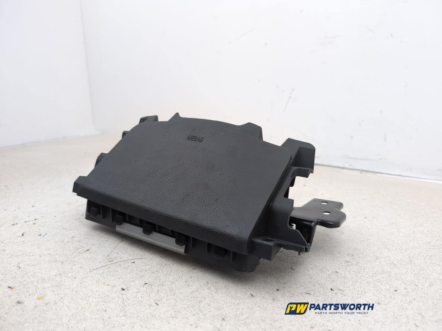 Airbag Passenger Knee 3