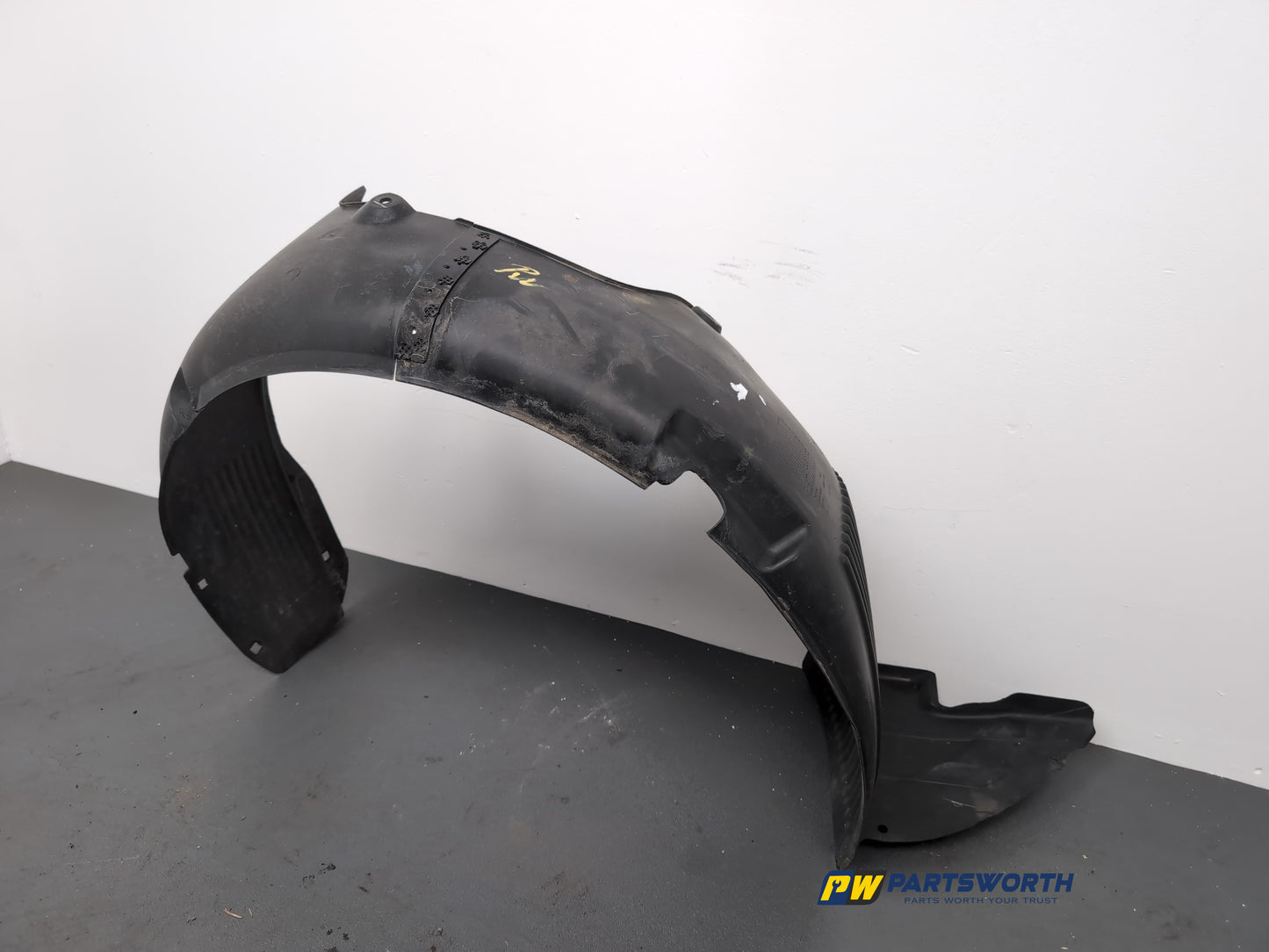 Moulding Wheel Arch Front RH 3
