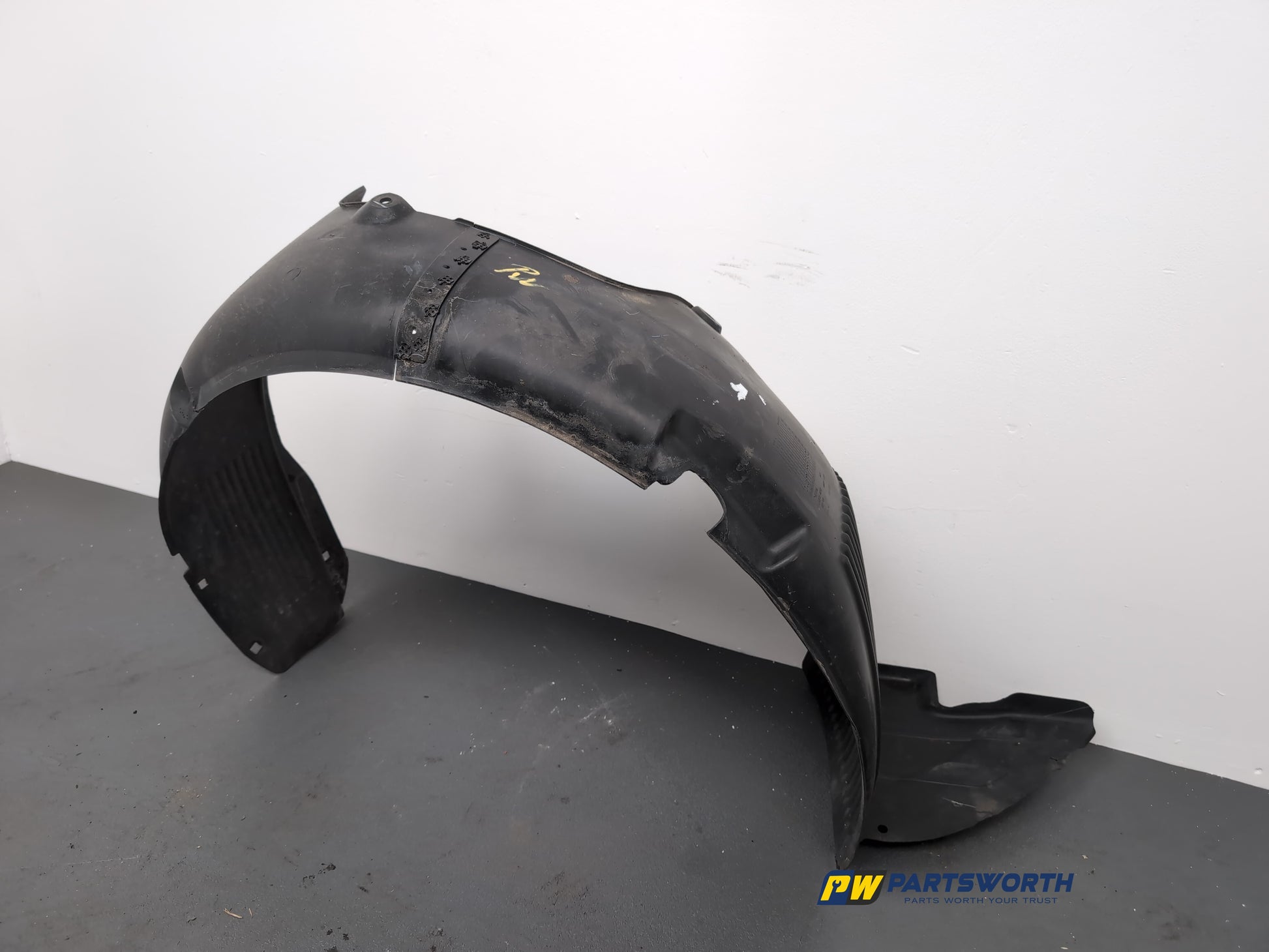 Moulding Wheel Arch Front RH 3