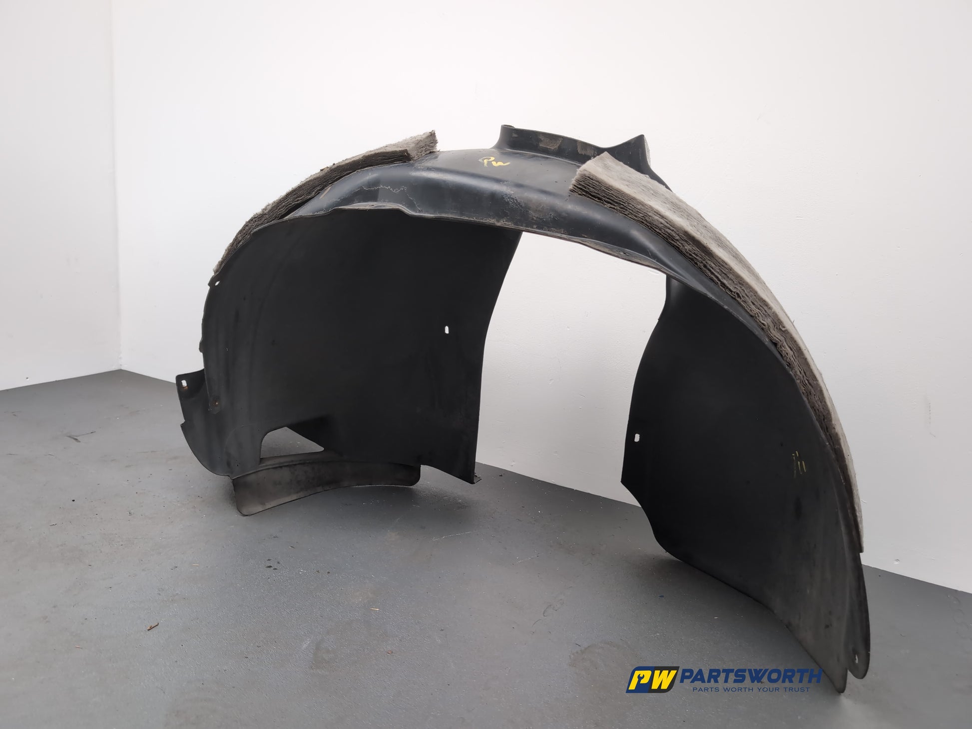 Moulding Wheel Arch Front LH 3