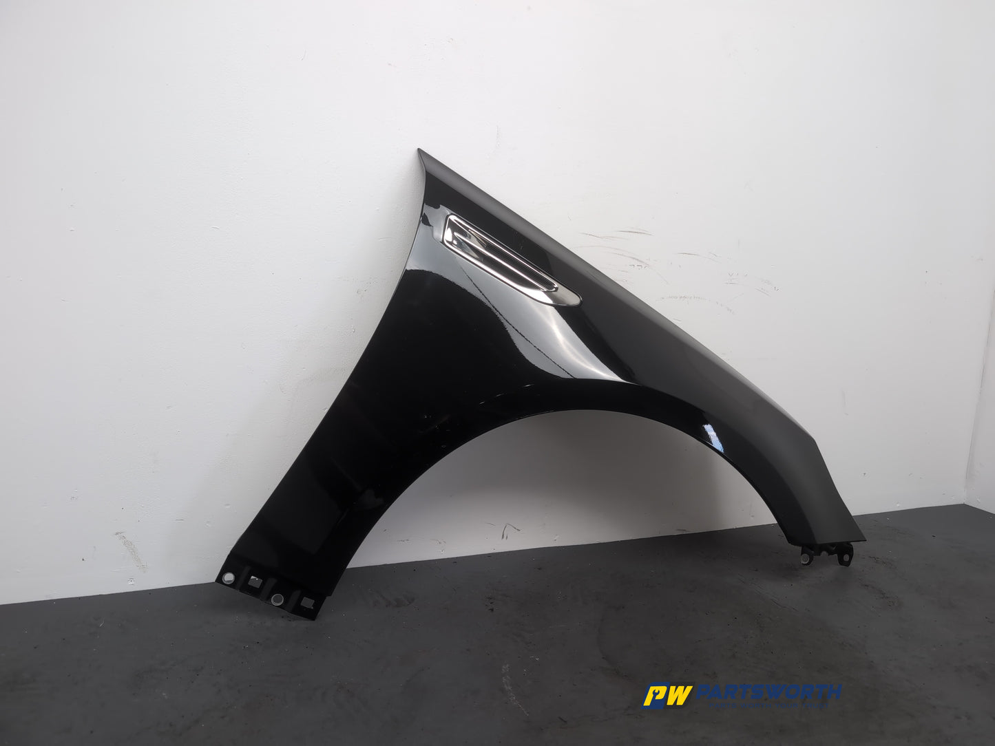 Wing Front RH 6