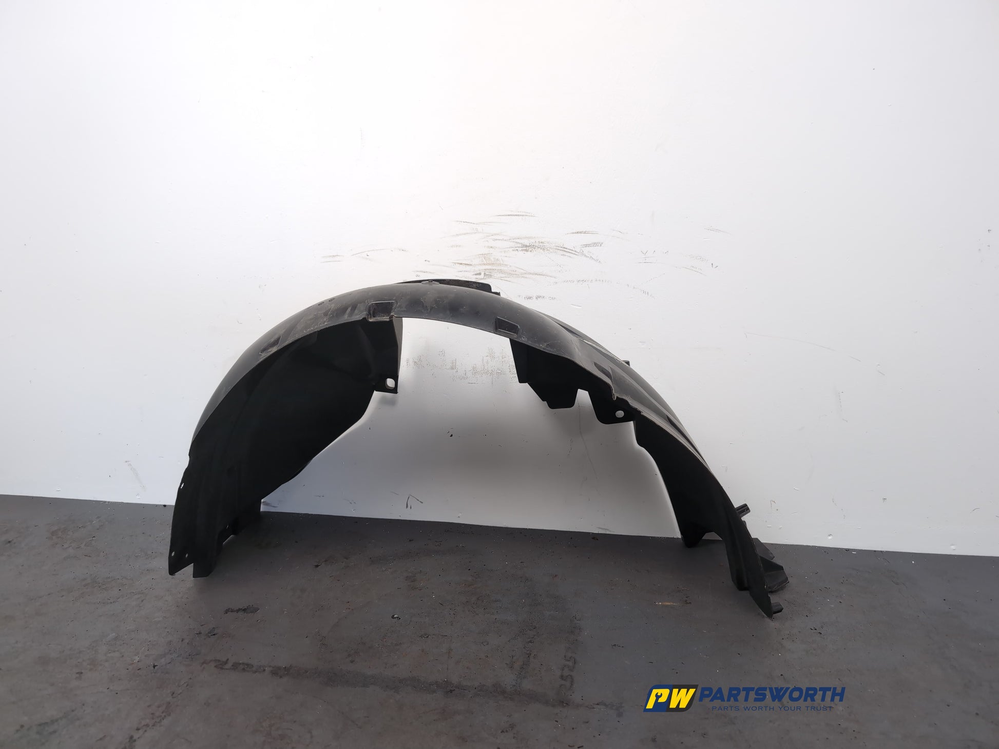 Moulding Wheel Arch Front RH 6