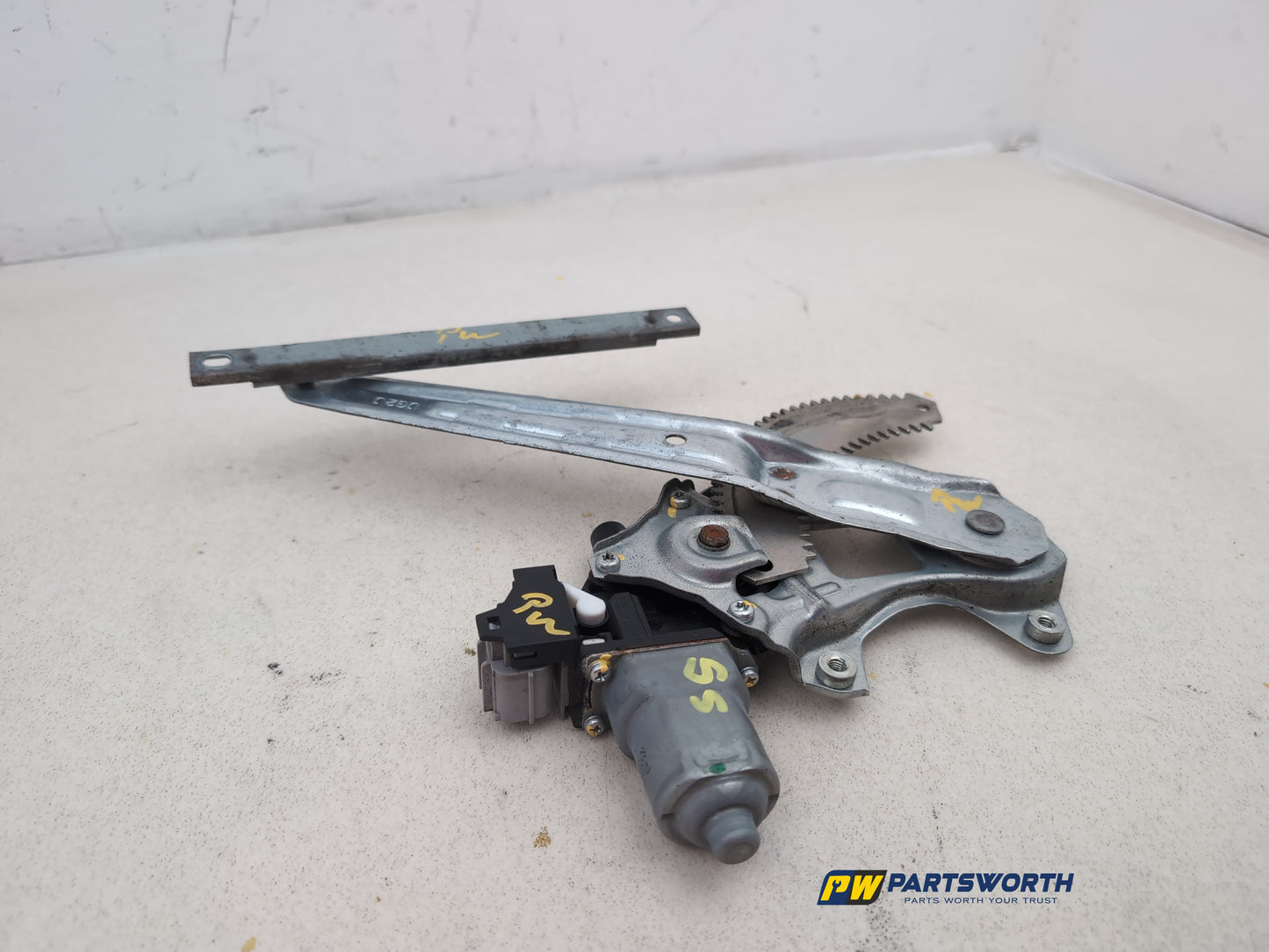 Door Rear Window Regulator LH 5