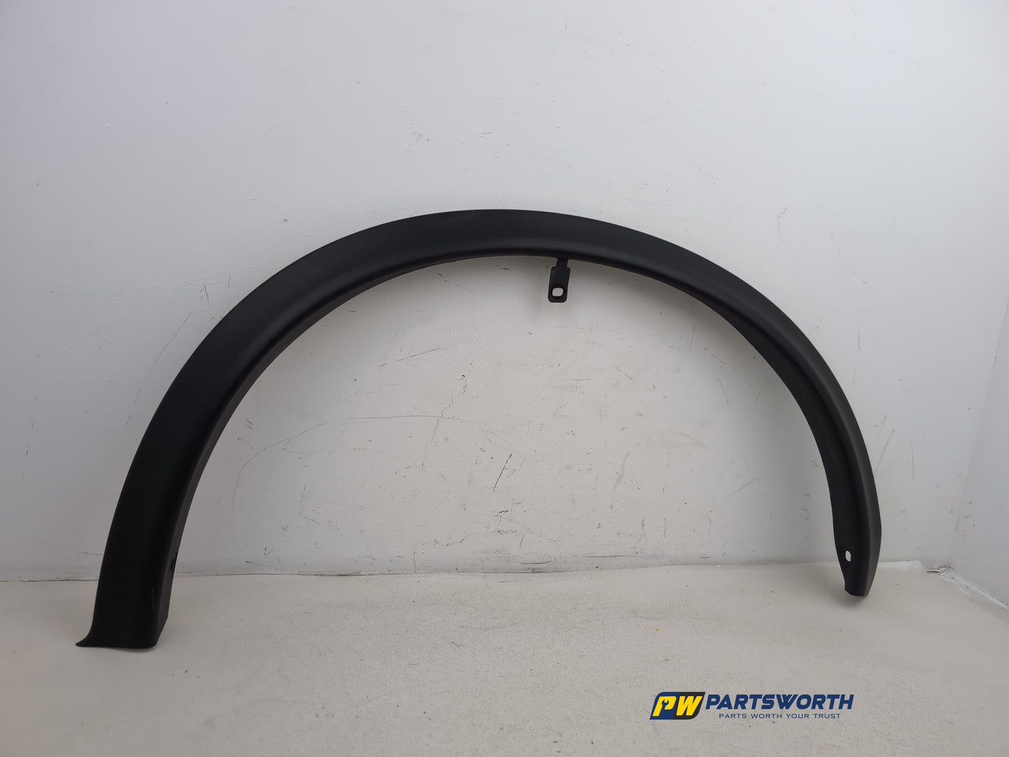 Moulding Wheel Arch Front RH 6