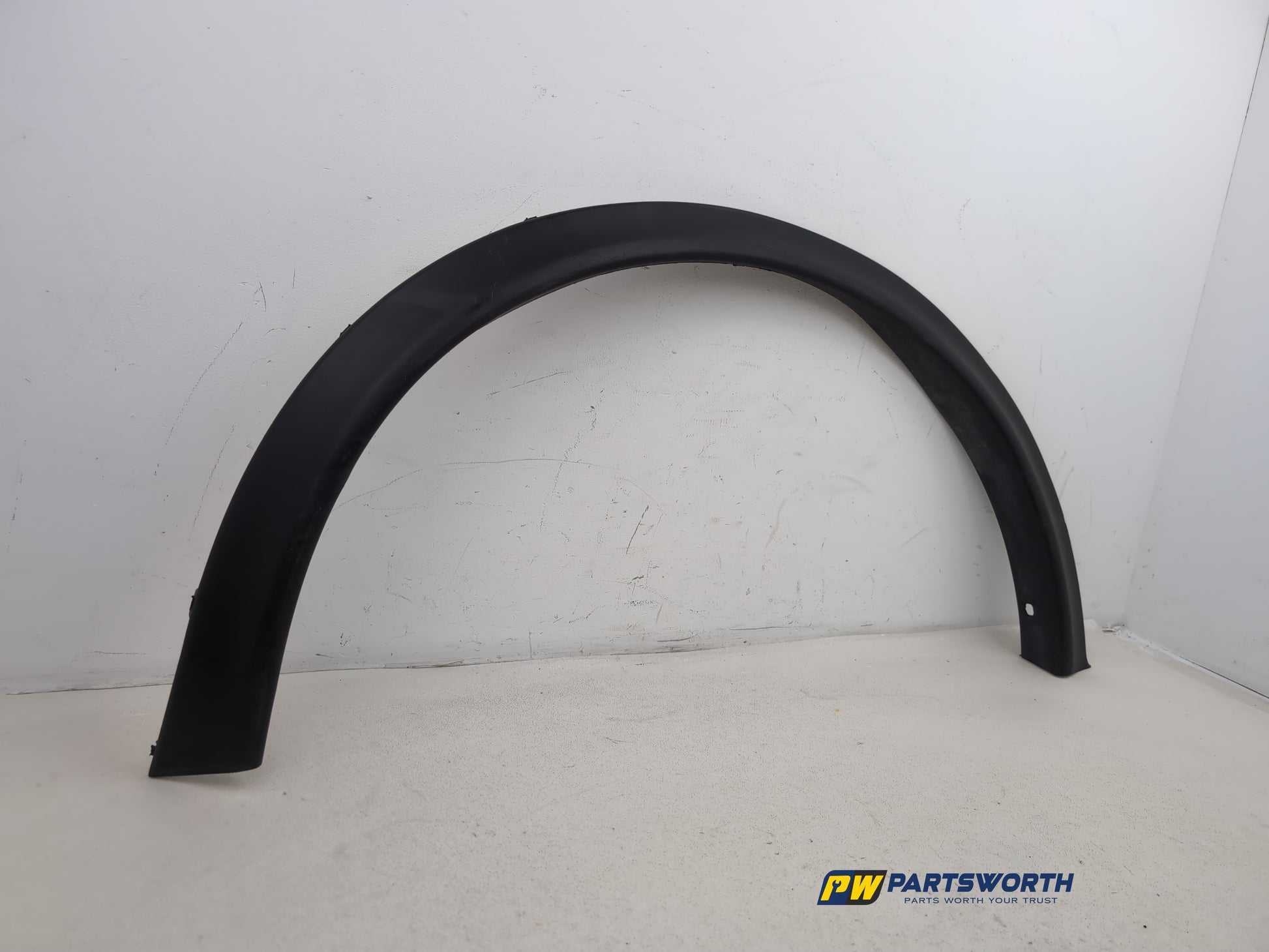 Moulding Wheel Arch Front LH 6