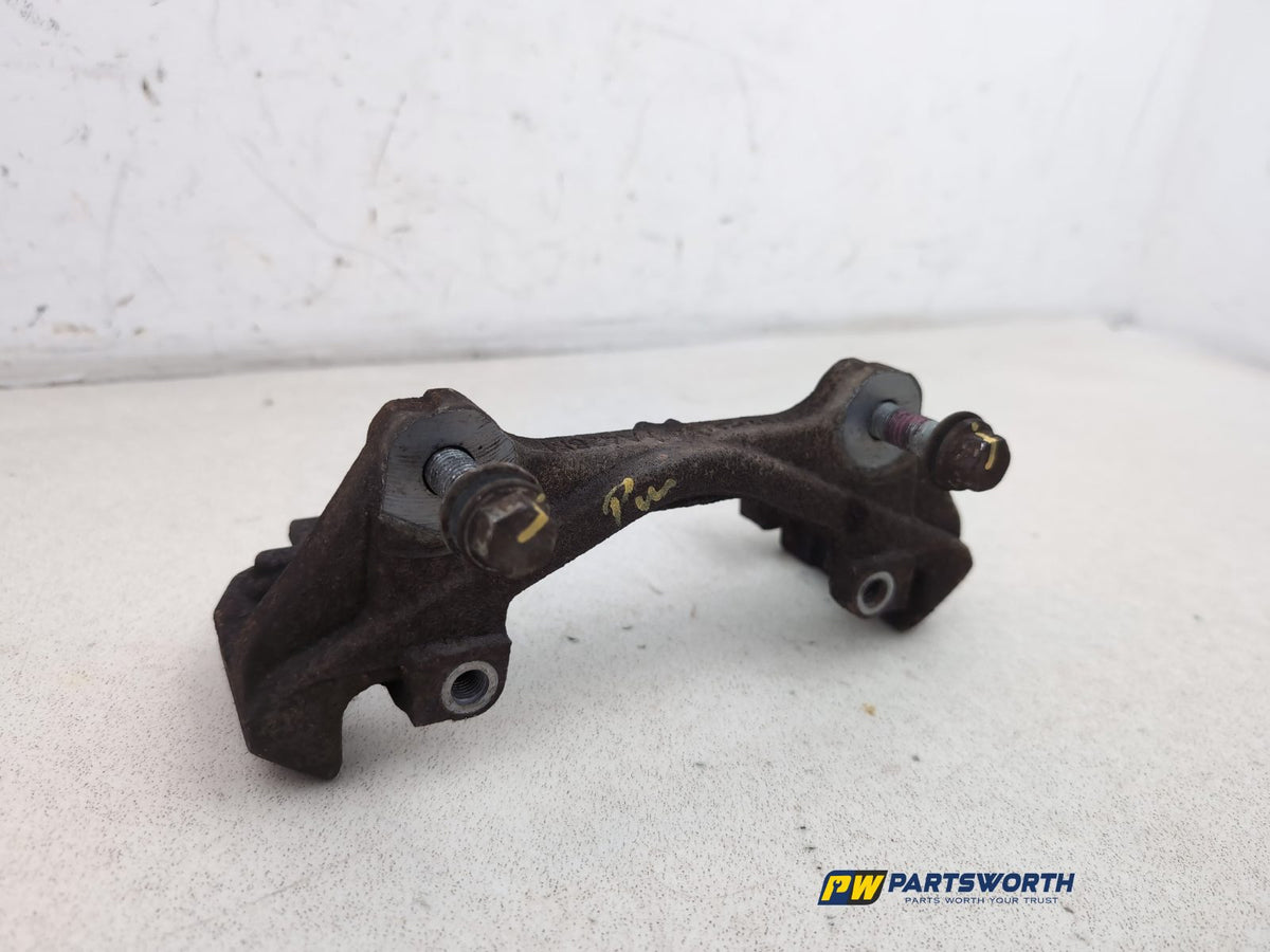 Jaguar Xf R-Sport X260 Saloon Brake Caliper Front Support Passenger Hk832b135ab - photo 3
