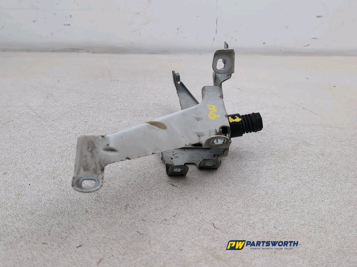 BMW 6 SERIES 640D M SPORT GRAN COUPE F13 FRONT RIGHT WING BRACKET 2015-2018 3