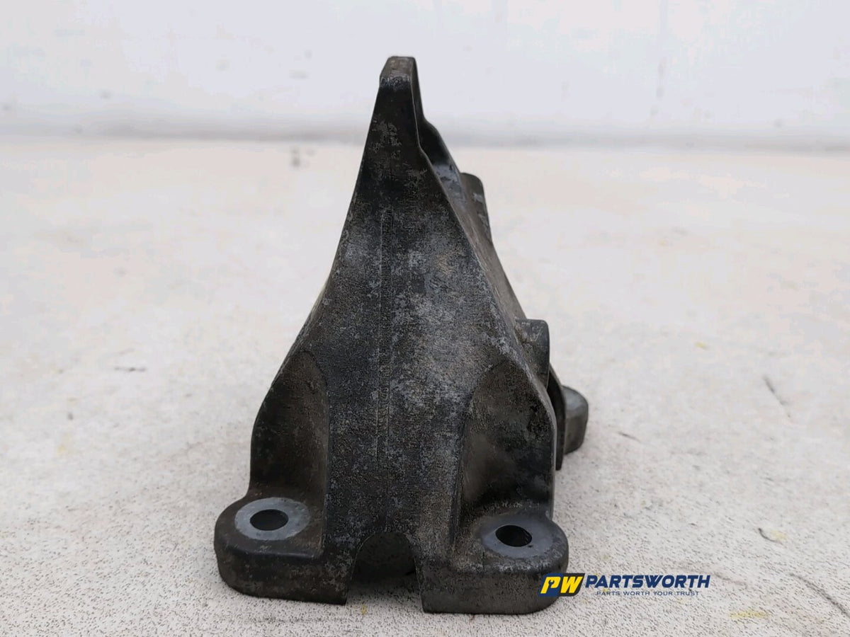 JAGUAR XE PORTFOLIO D AUTO X760 2.0L DIESEL ENGINE MOUNTING BRACKET LEFT 2015-19 3