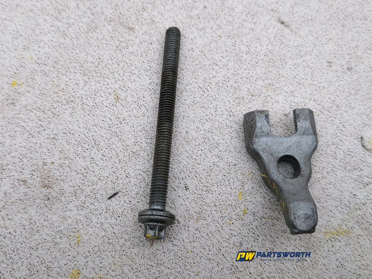 BMW 6 SERIES 640D M SPORT GRAN COUPE F13 FUEL INJECTOR BRACKET X1 8578607 12-18 6