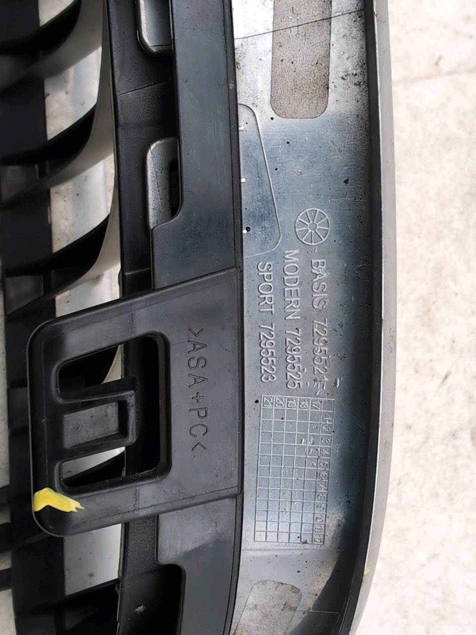 BMW 2 SERIES F22 F23 FRONT BUMPER KIDNEYGRILLE LEFT 7295521 7