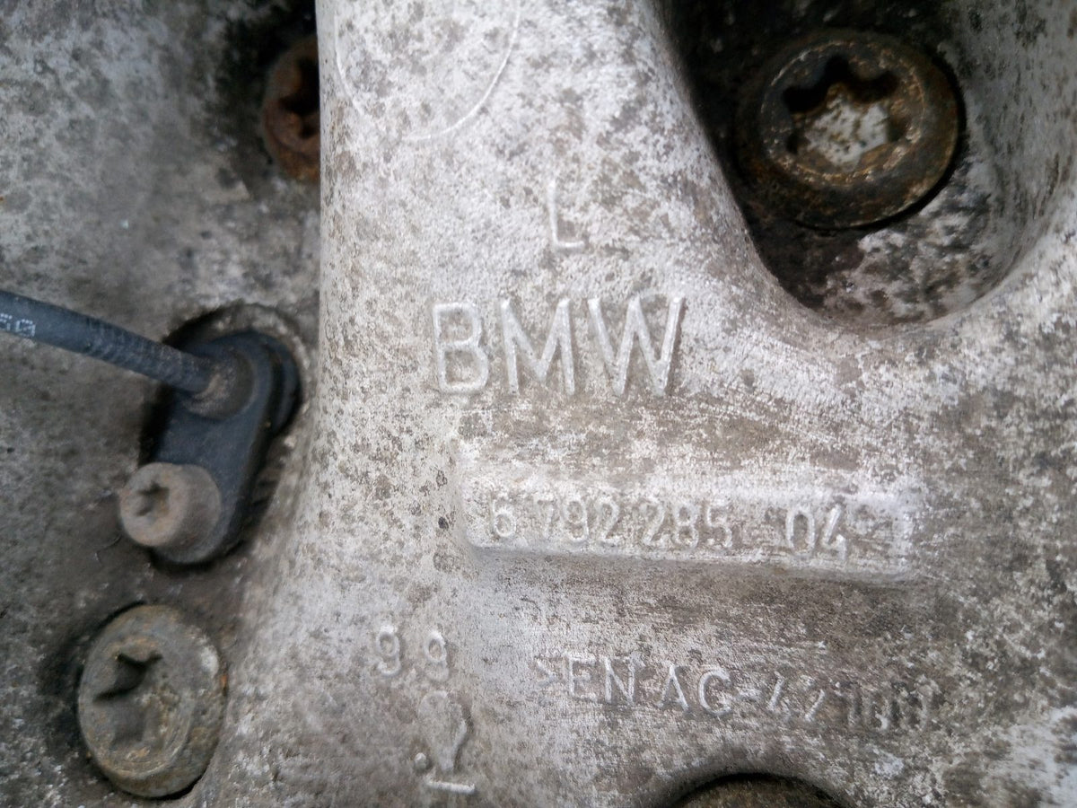 FRONT RIGHT SUSPENSION LEG STRUT HUB 6