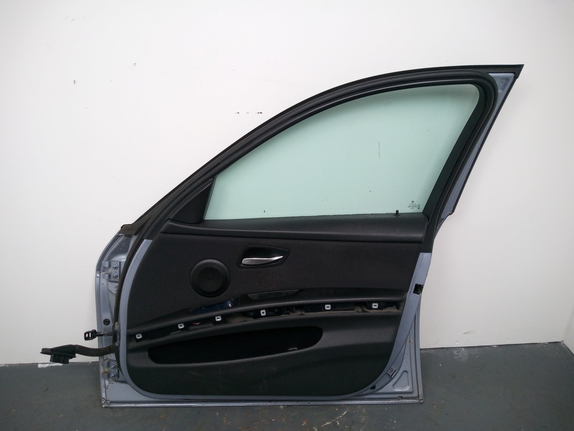 Bmw 3 Series E90 E91 Rh Drivers Side Front Door Blue Water Metallic 896 2005-11 - photo 6