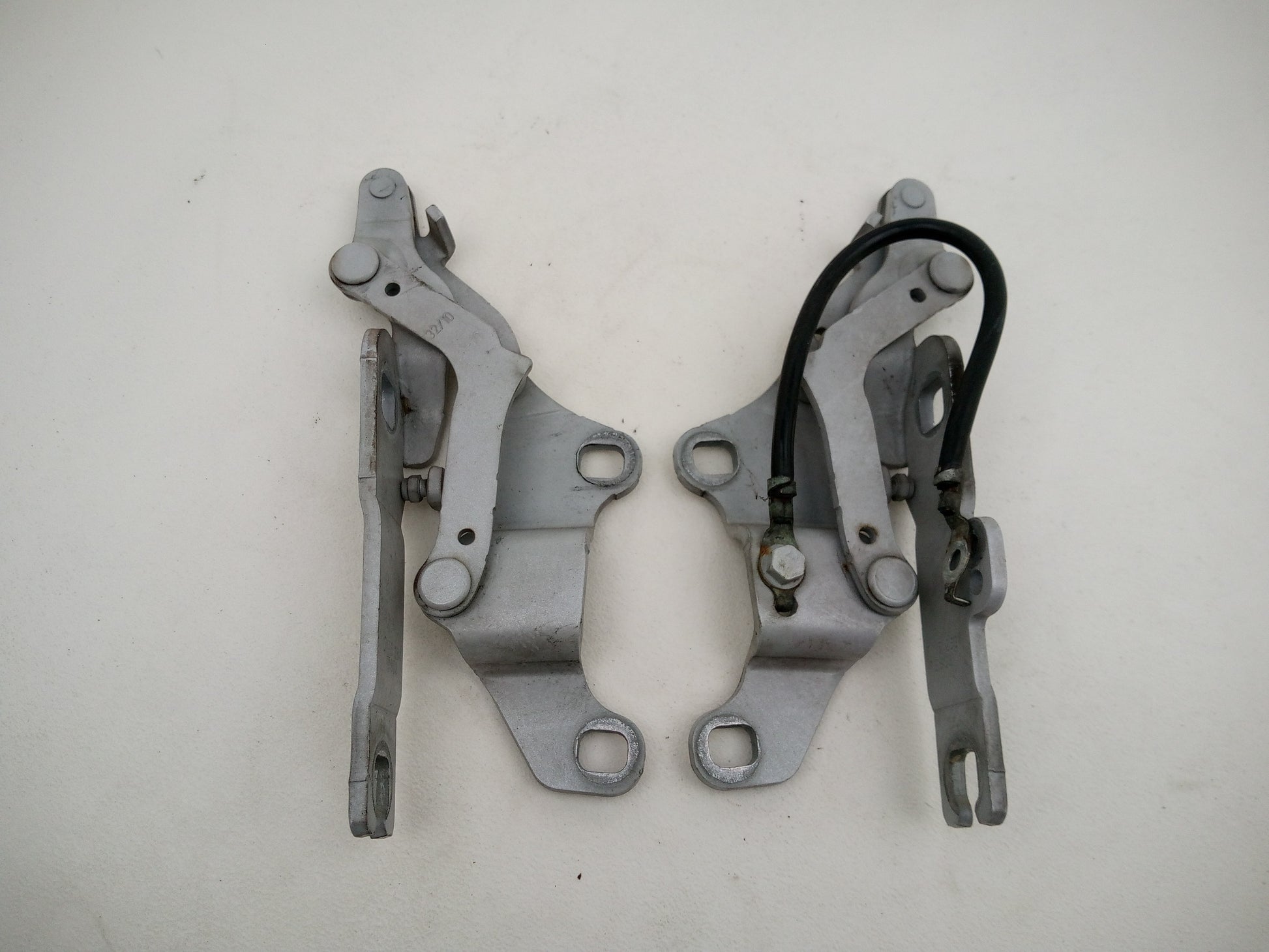 Bonnet Hinges 5