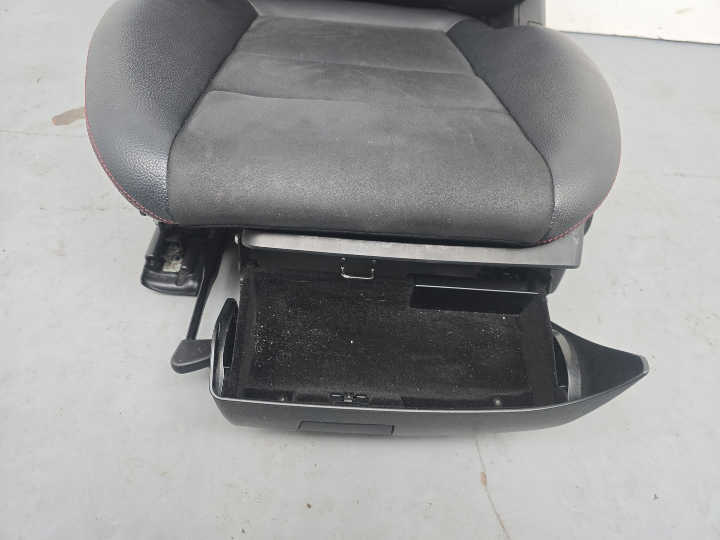 Mercedes-Benz C250 Amg Seat Front Lh Left Black With Red Stiching 2007-2014 - photo 6