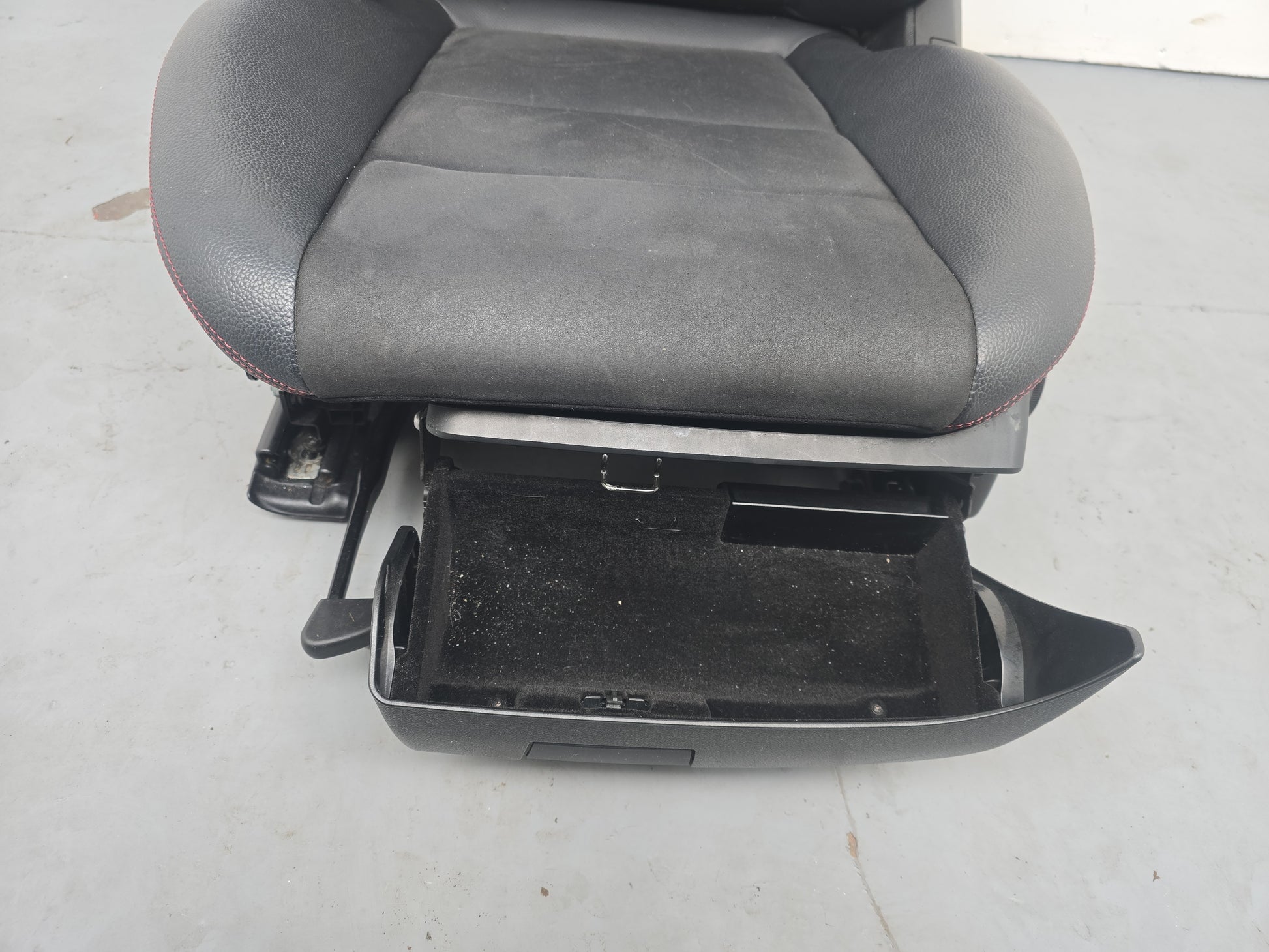 Mercedes-Benz C250 Amg Seat Front Lh Left Black With Red Stiching 2007-2014 - photo 6