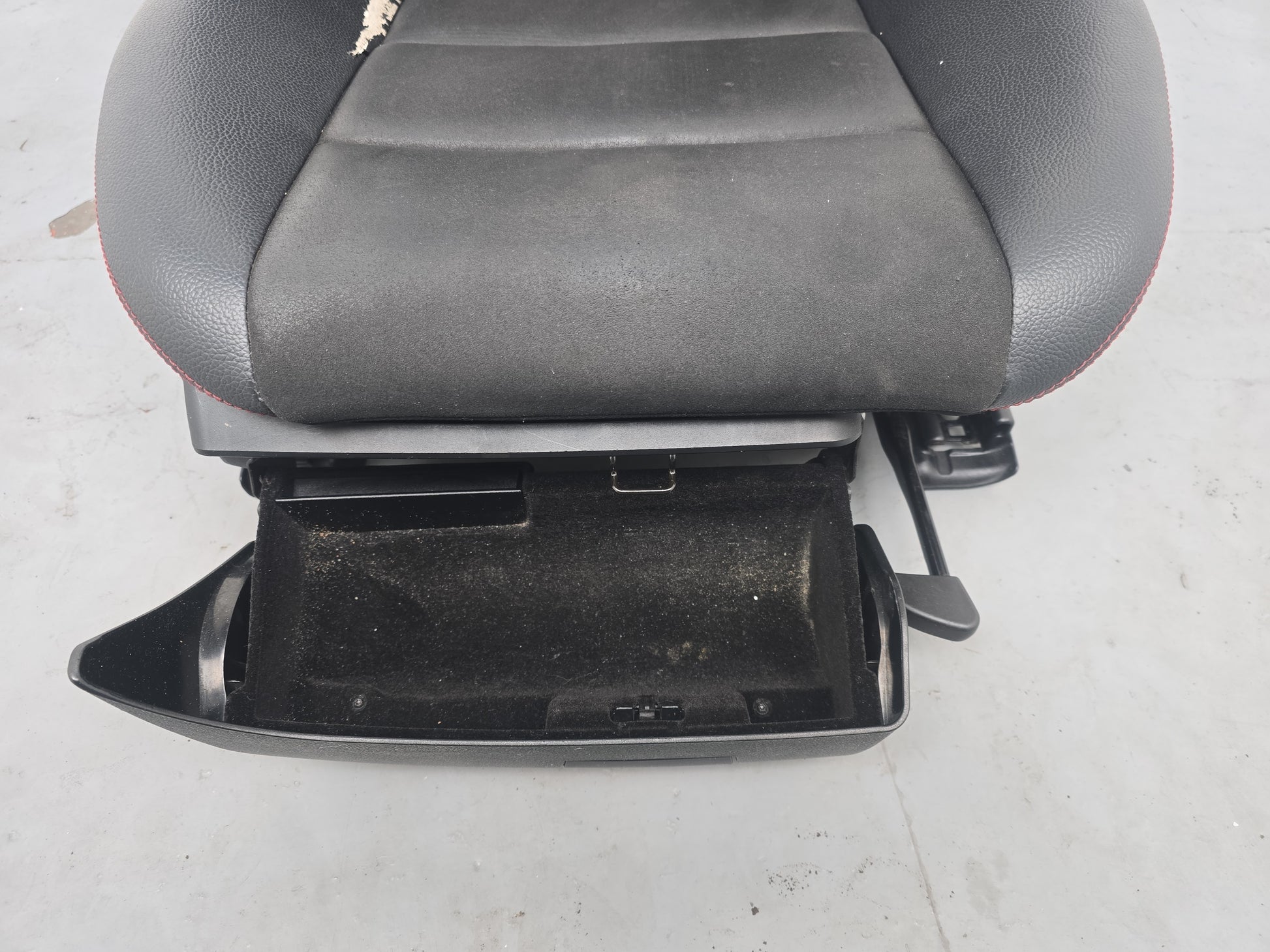 Mercedes-Benz C250 Amg Seat Front Rh Right Black With Red Stiching 2007-2014 - photo 6