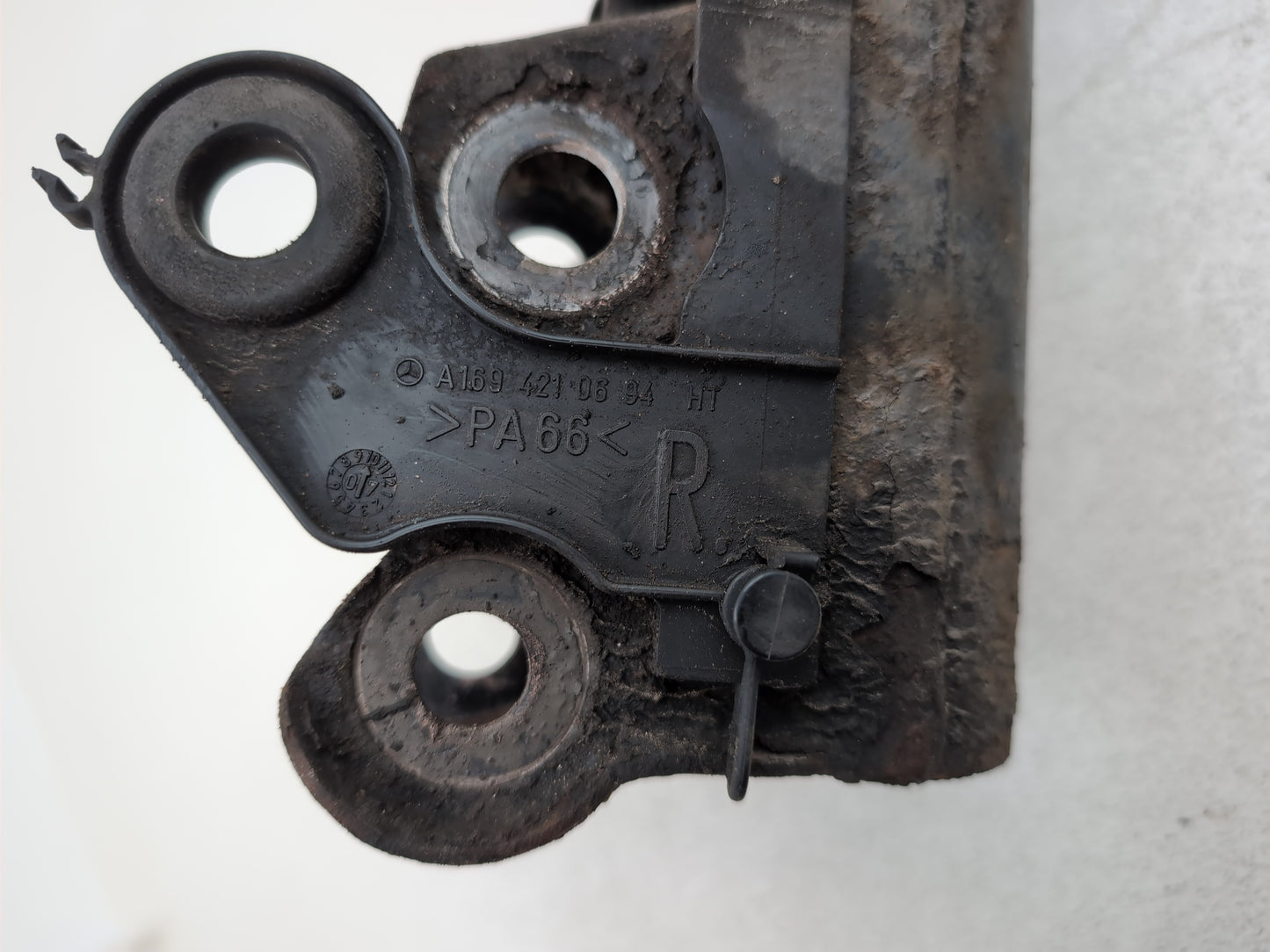 FRONT LEFT SUSPENSION LEG STRUT HUB 6