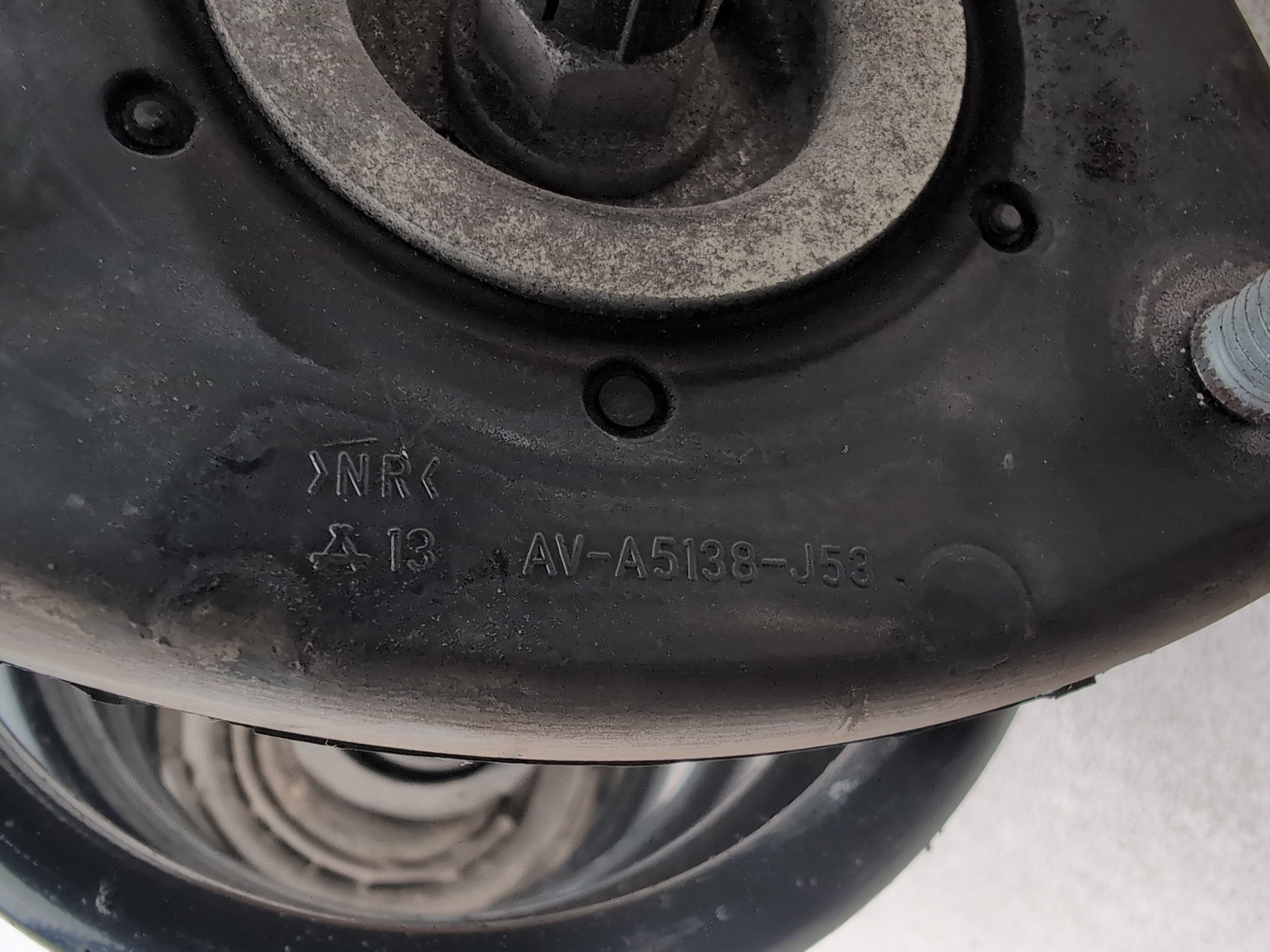 FRONT RIGHT SUSPENSION LEG STRUT HUB 6