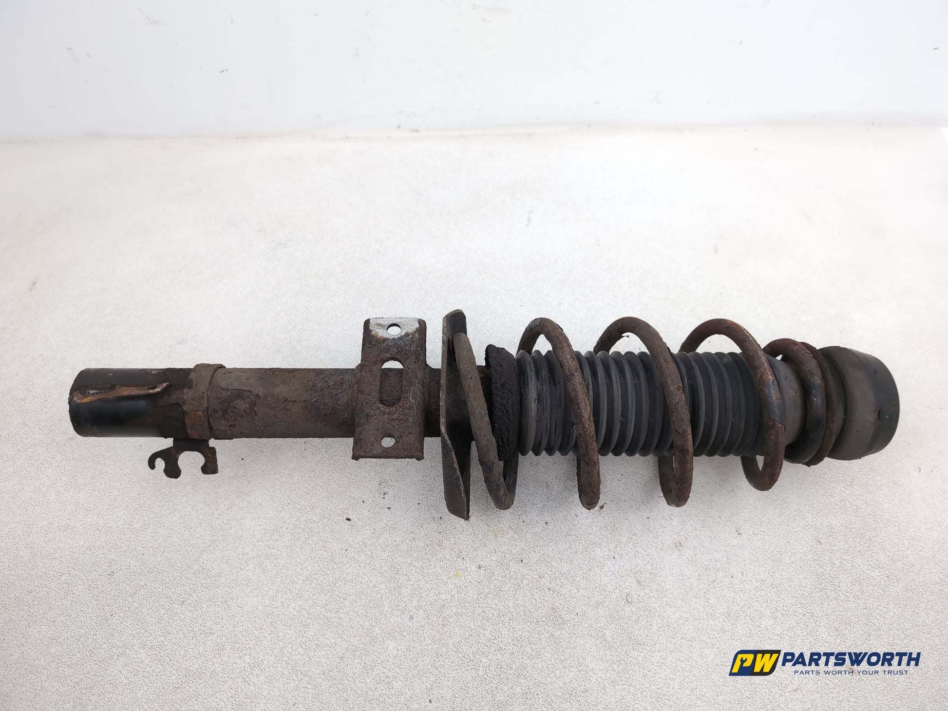 FRONT LEFT SUSPENSION LEG STRUT HUB 6