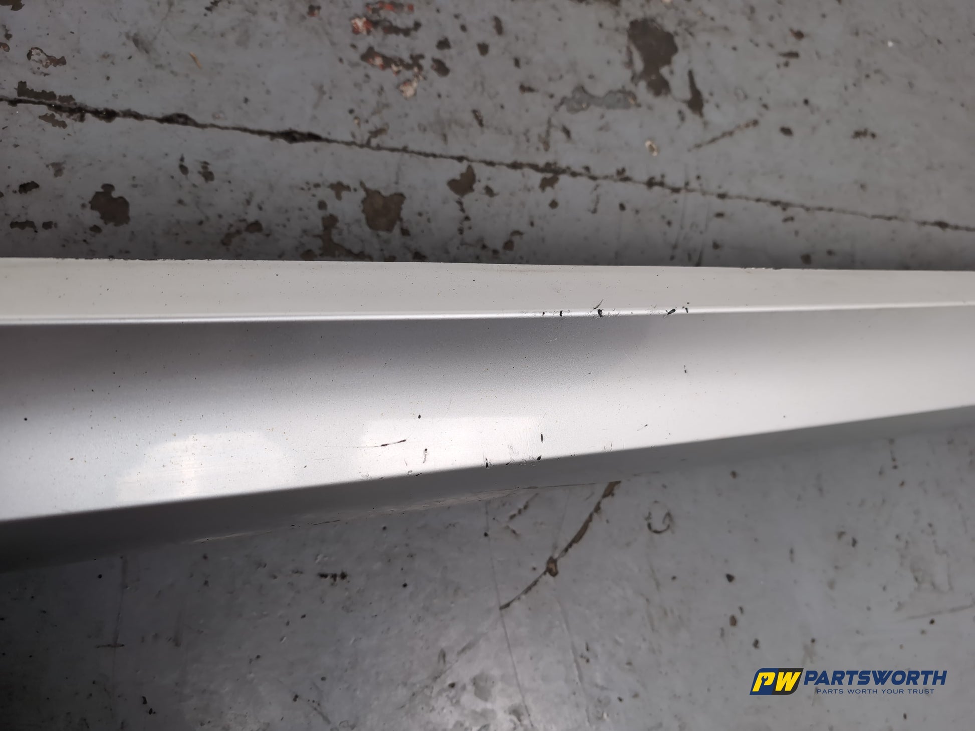 Side Skirt RH 6